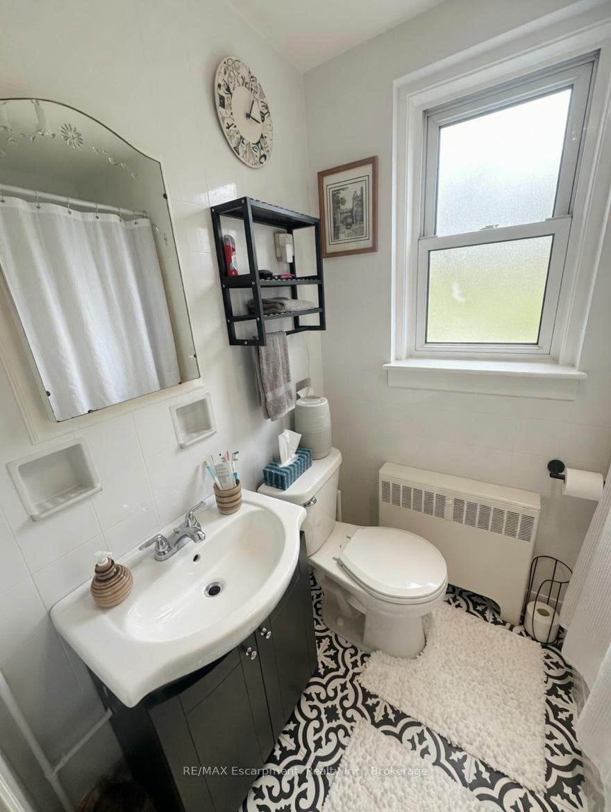 60 Robinson Street Unit 305 - Condo photo 11 of 12 in Hamilton, Ontario