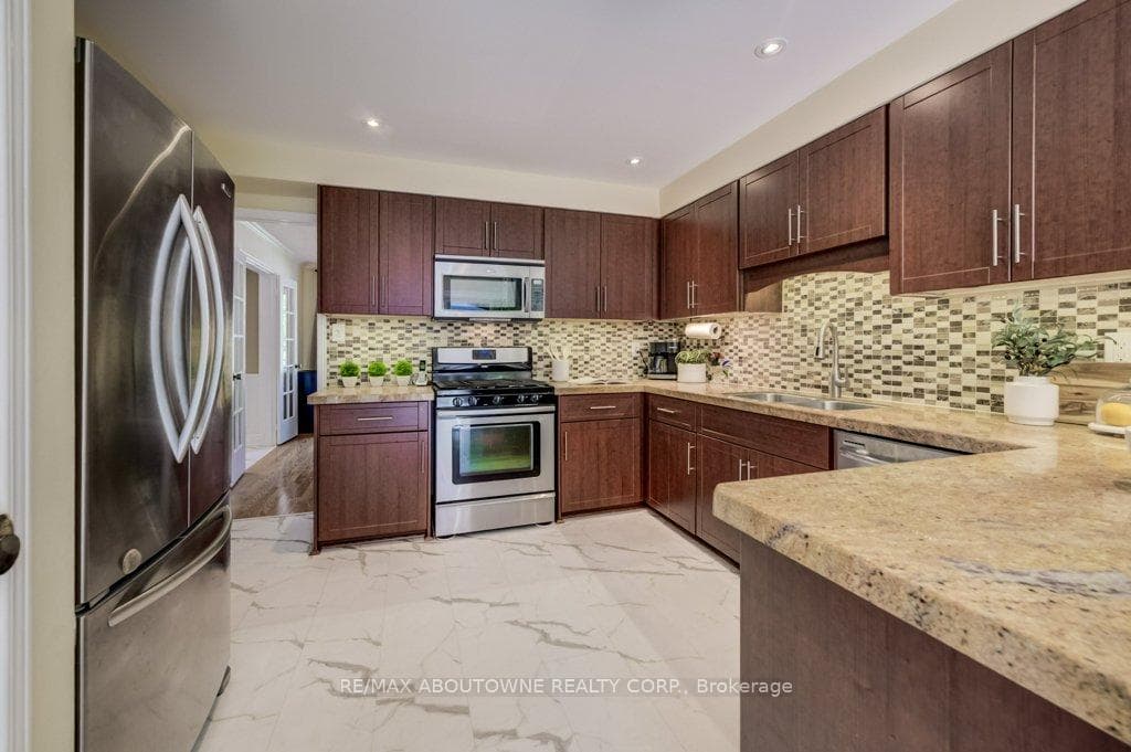 1300 Old Bridle Path - Detached photo 11 of 43 in Oakville, Ontario