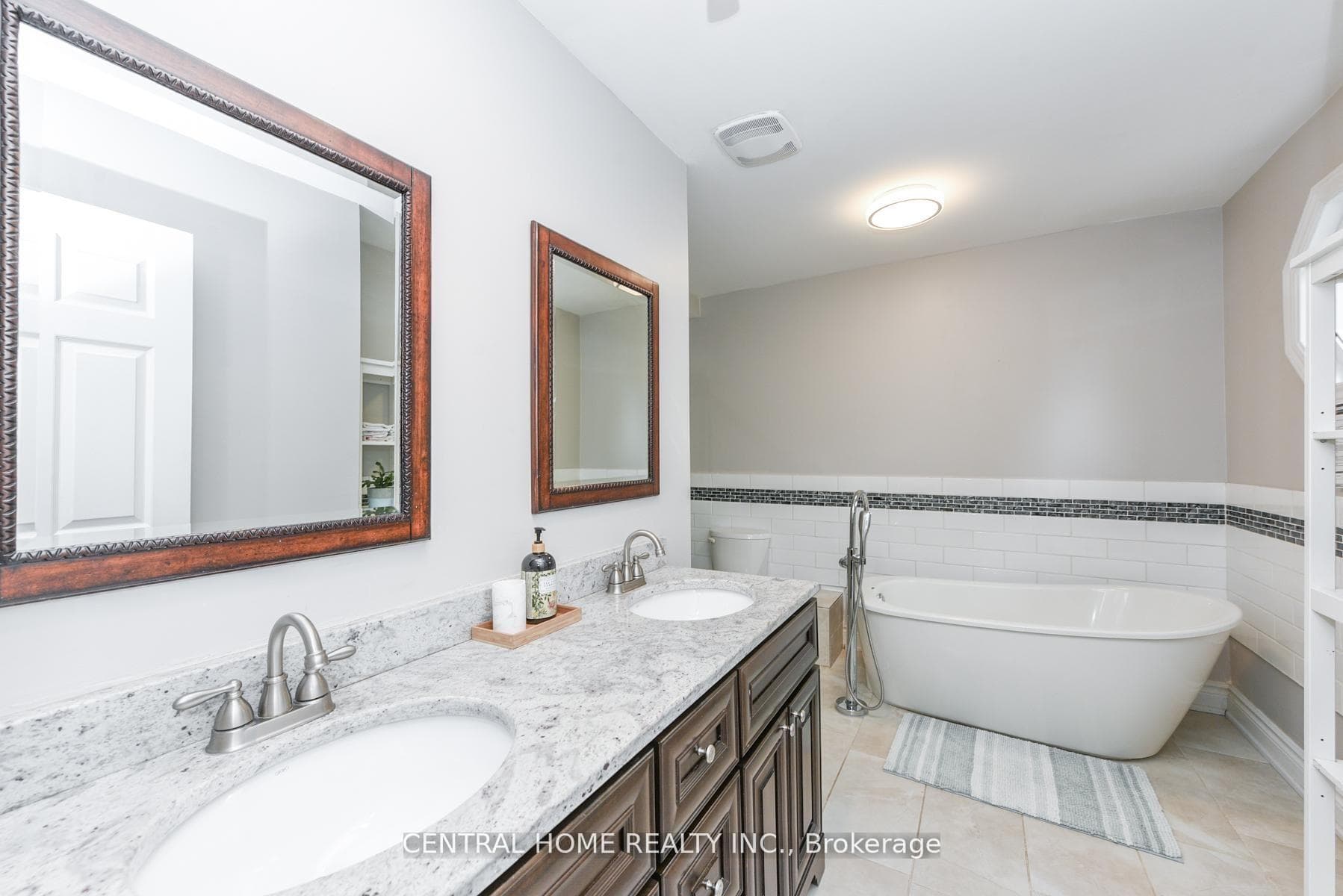 4 Robaldon Road - Detached photo 25 of 40 in Etobicoke (Islington / Rexdale), Ontario