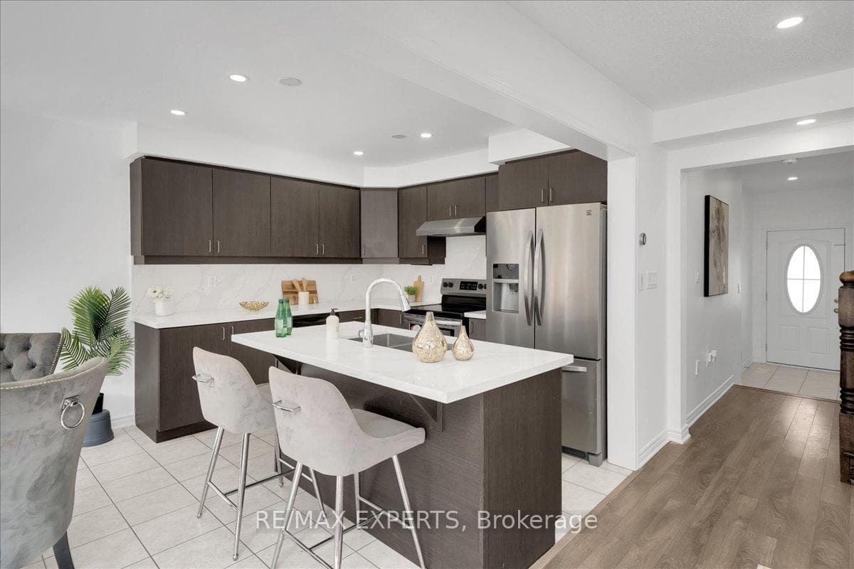 297 Beasley Terrace - Townhouse photo 6 of 22 in Milton, Ontario