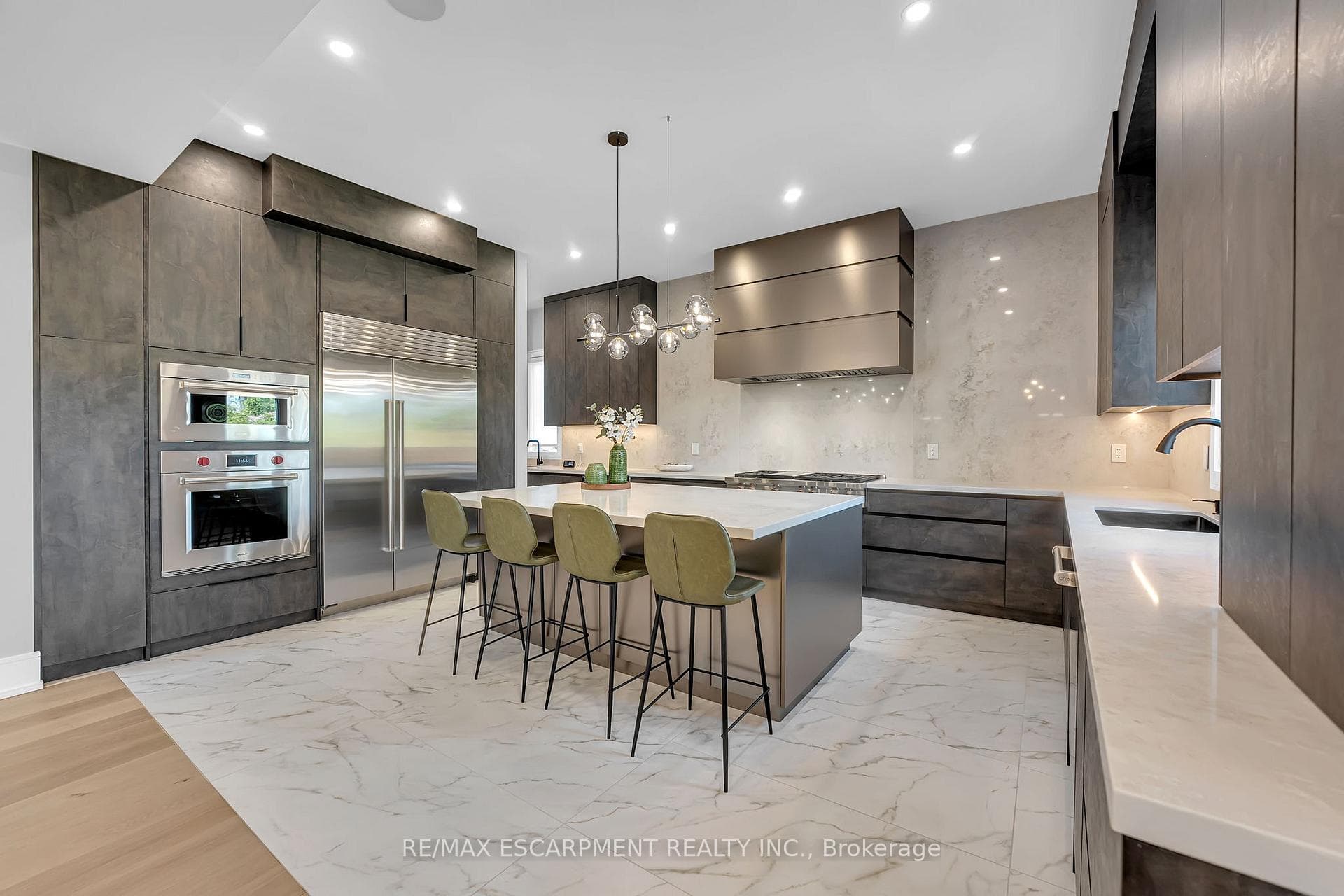 221 Morden Road - Detached photo 13 of 49 in Oakville, Ontario