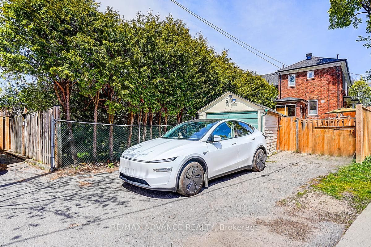 33 Castlefield Avenue - Detached photo 42 of 42 in Forest Hill / Deer Park, Ontario