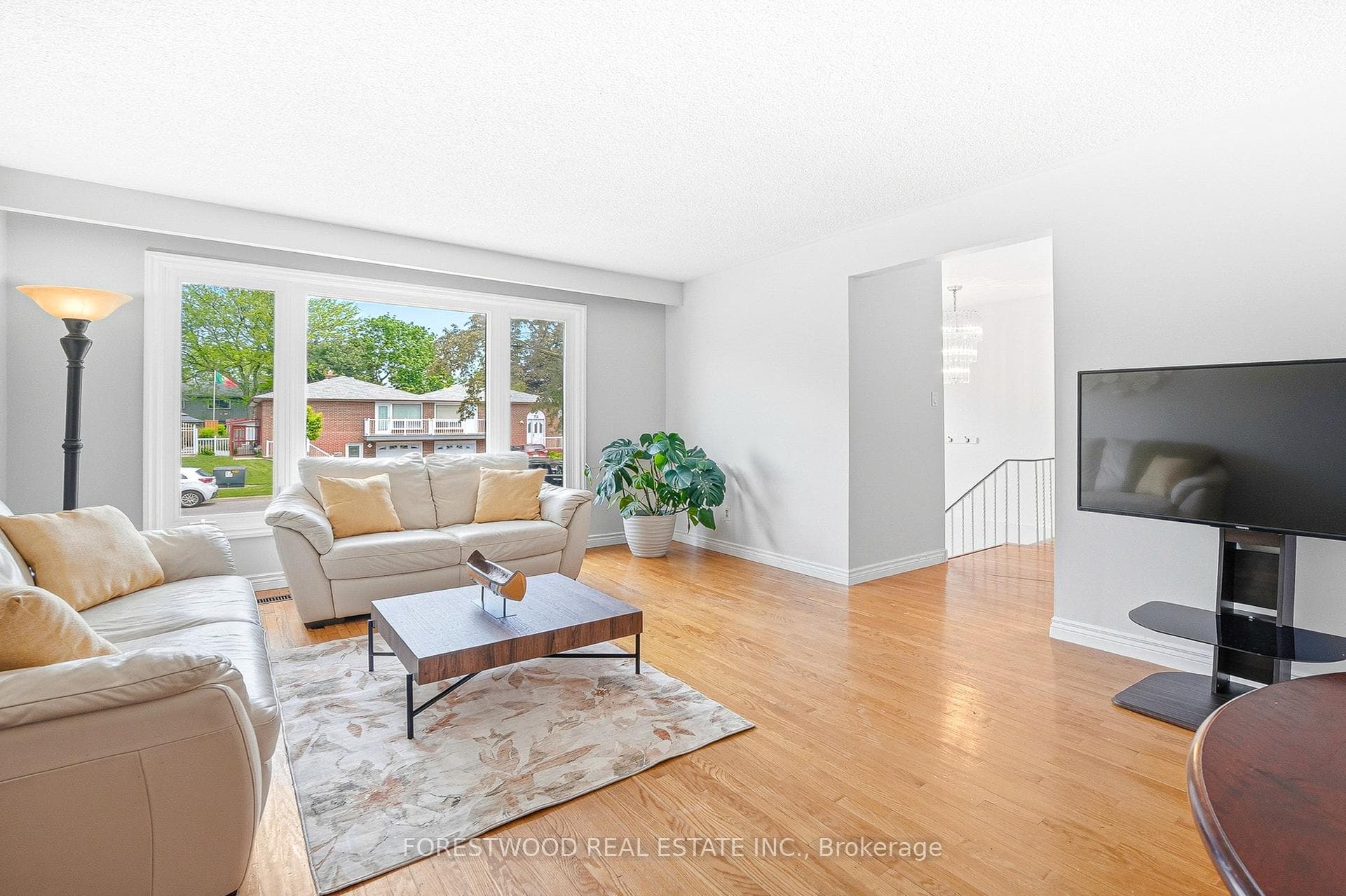 69 Surbray Grove - Semi-Detached photo 3 of 46 in Mississauga, Ontario