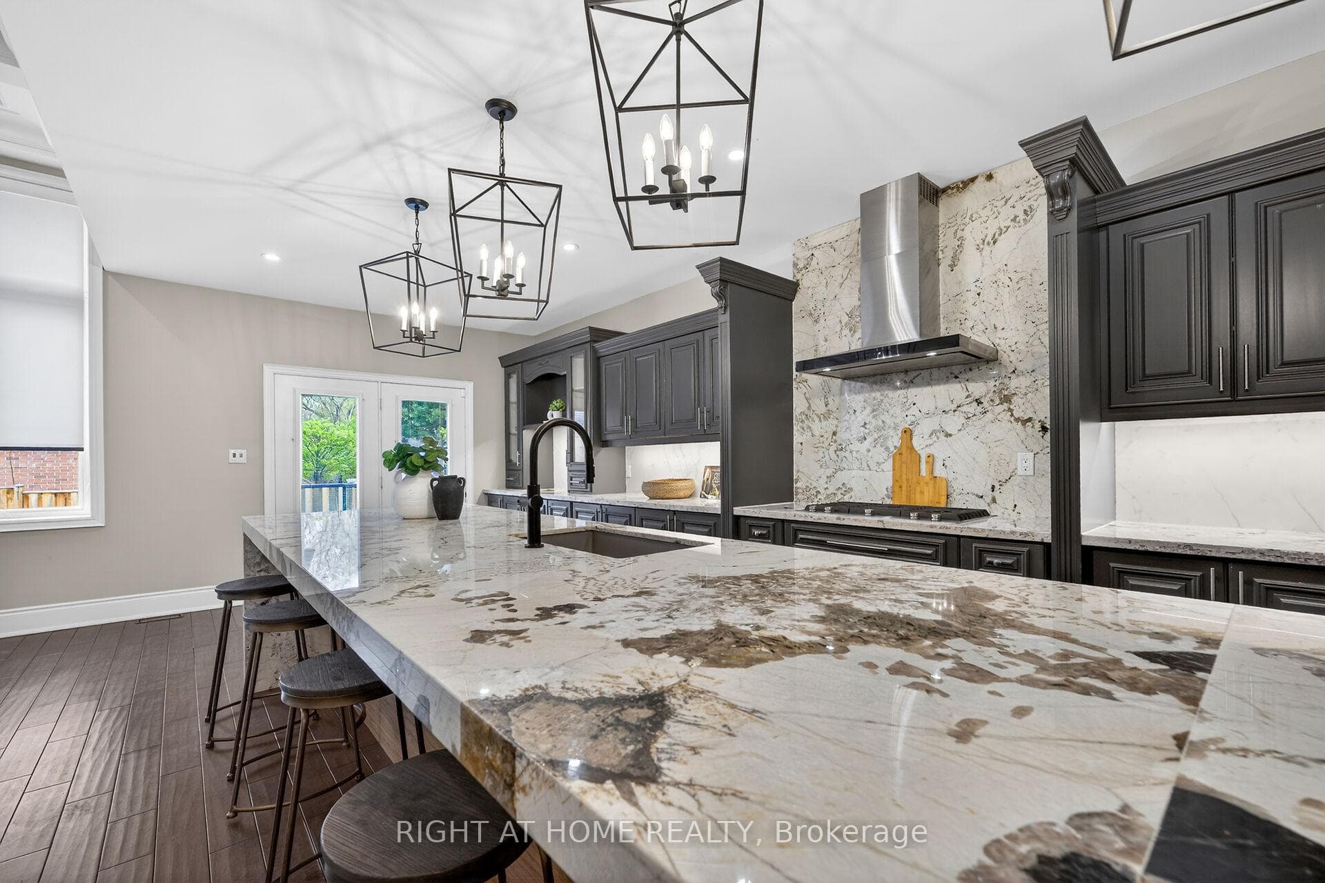 775 King Road - Detached photo 9 of 50 in Burlington, Ontario