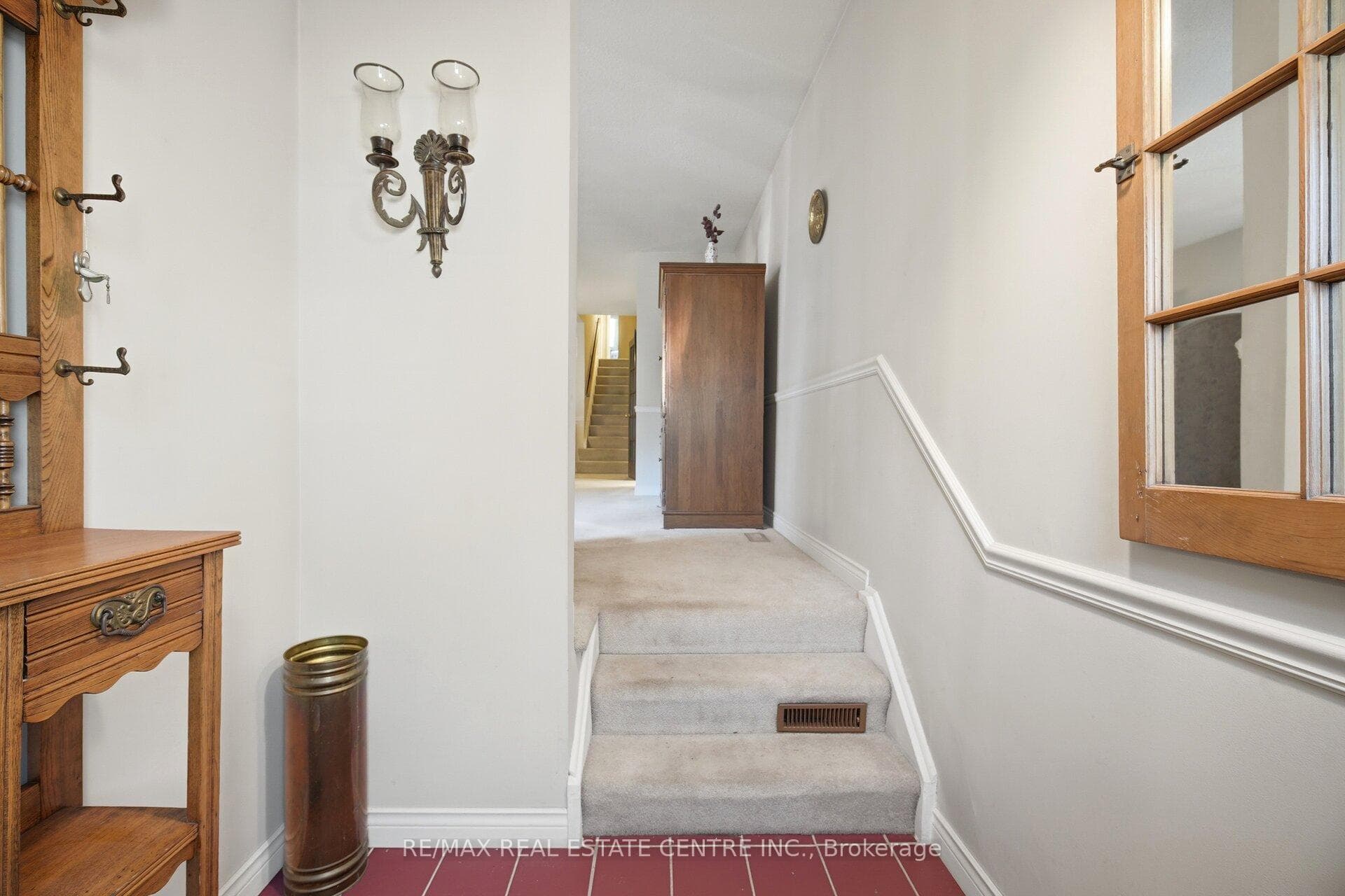 2800 Bucklepost Crescent - Semi-Detached photo 8 of 46 in Mississauga, Ontario
