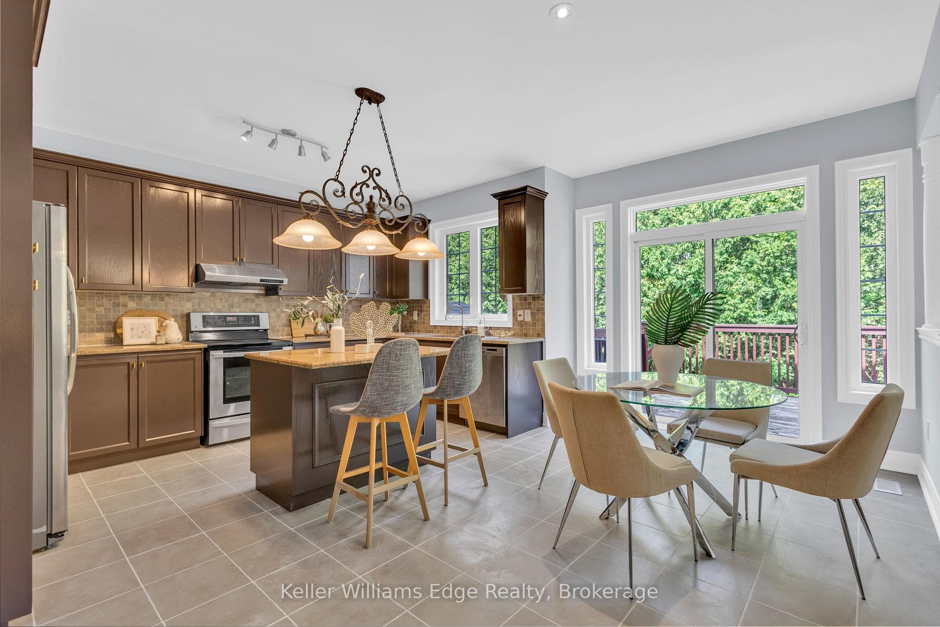 2241 Adirondak Trail - Detached photo 8 of 50 in Oakville, Ontario