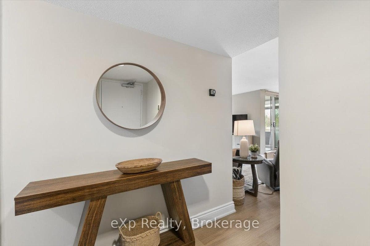 39 Stavebank Road Unit 403 - Condo photo 3 of 33 in Mississauga, Ontario