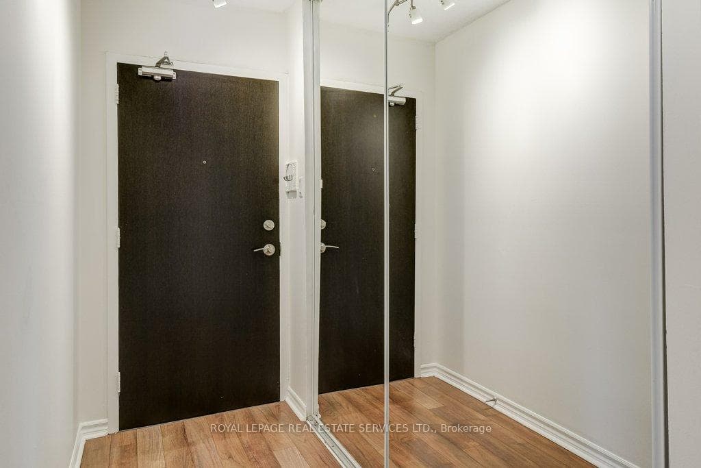 212 Kerr Street Unit 404 - Condo photo 8 of 33 in Oakville, Ontario