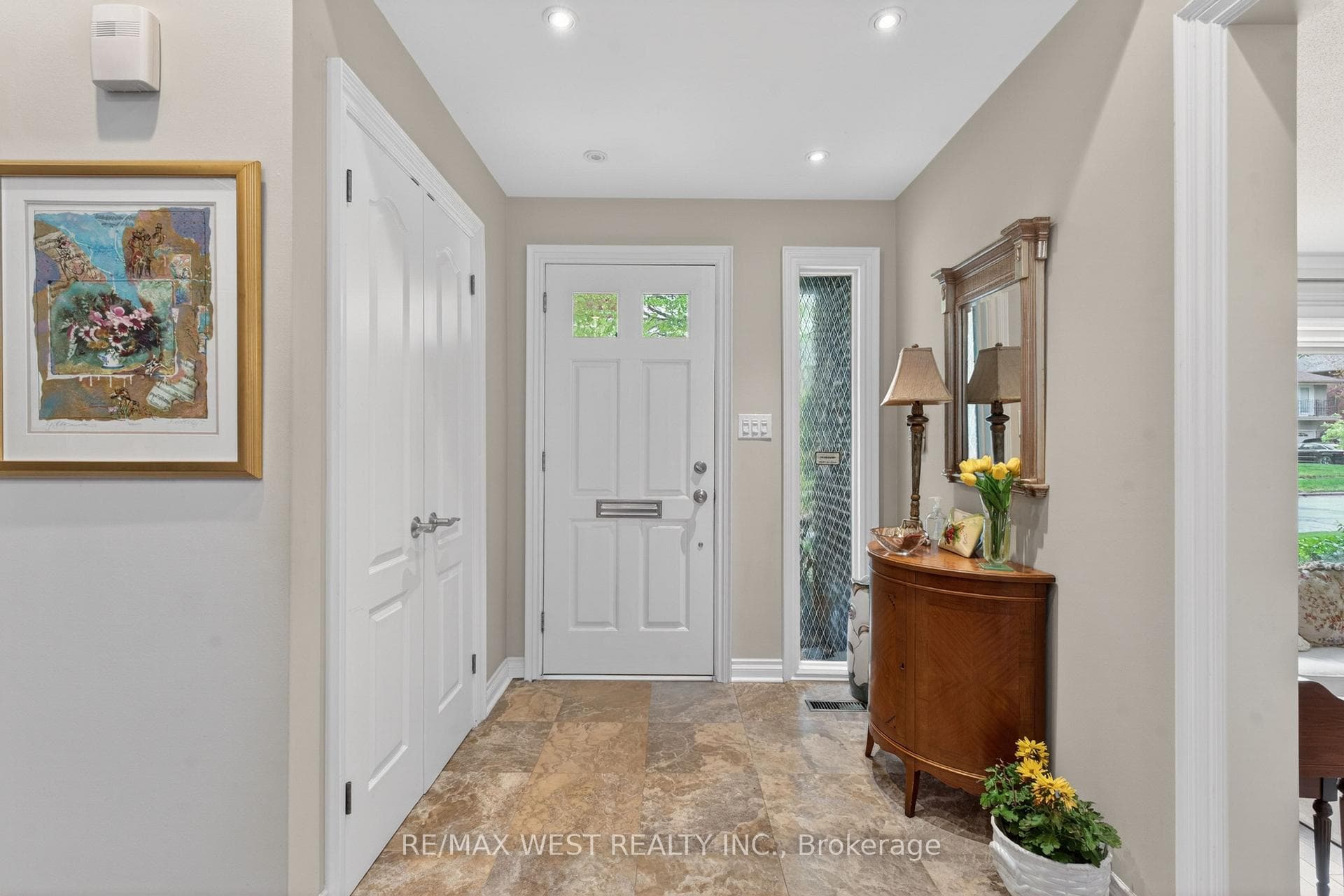 16 Caravan Drive - Detached photo 3 of 49 in Don Mills / Parkwoods / Victoria Village, Ontario