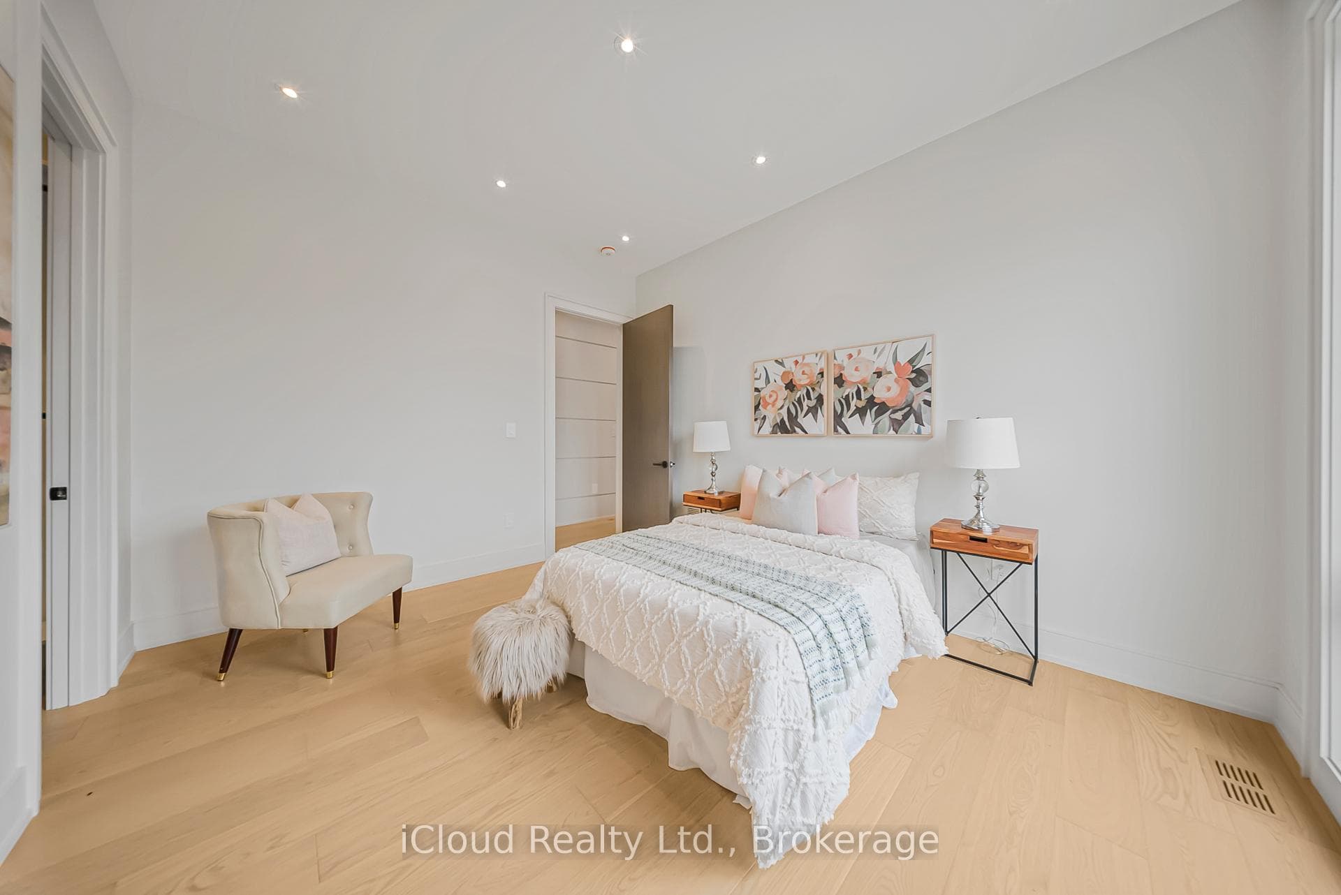 1374 Tansley Drive - Detached photo 23 of 46 in Oakville, Ontario