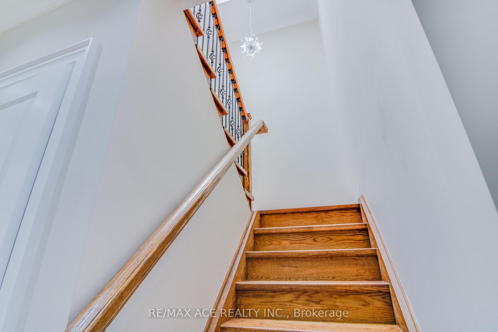 21 Haddon Avenue - Detached photo 12 of 25 in Birch Cliff / Cliffside, Ontario