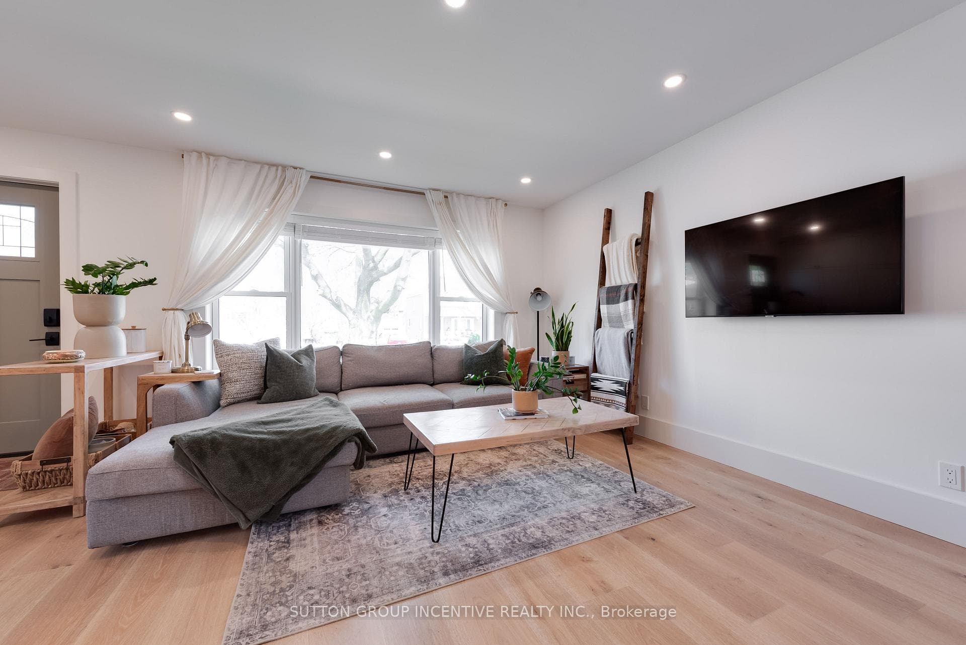 16 Robindale Avenue - Detached photo 15 of 44 in Liberty Village / Parkdale / South Parkdale, Ontario