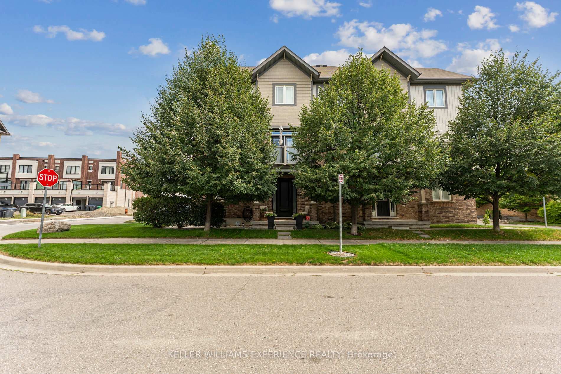 31 Alnwick Avenue - Townhouse photo 3 of 31 in Caledon, Ontario