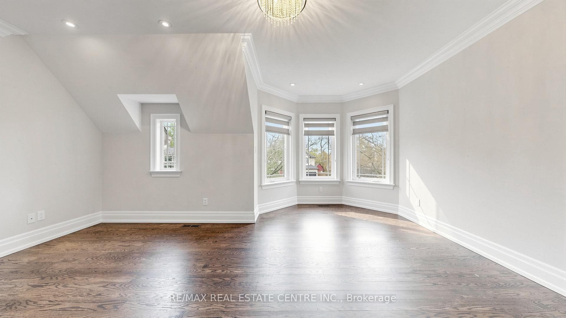 1496 Mansfield Drive - Detached photo 25 of 50 in Oakville, Ontario