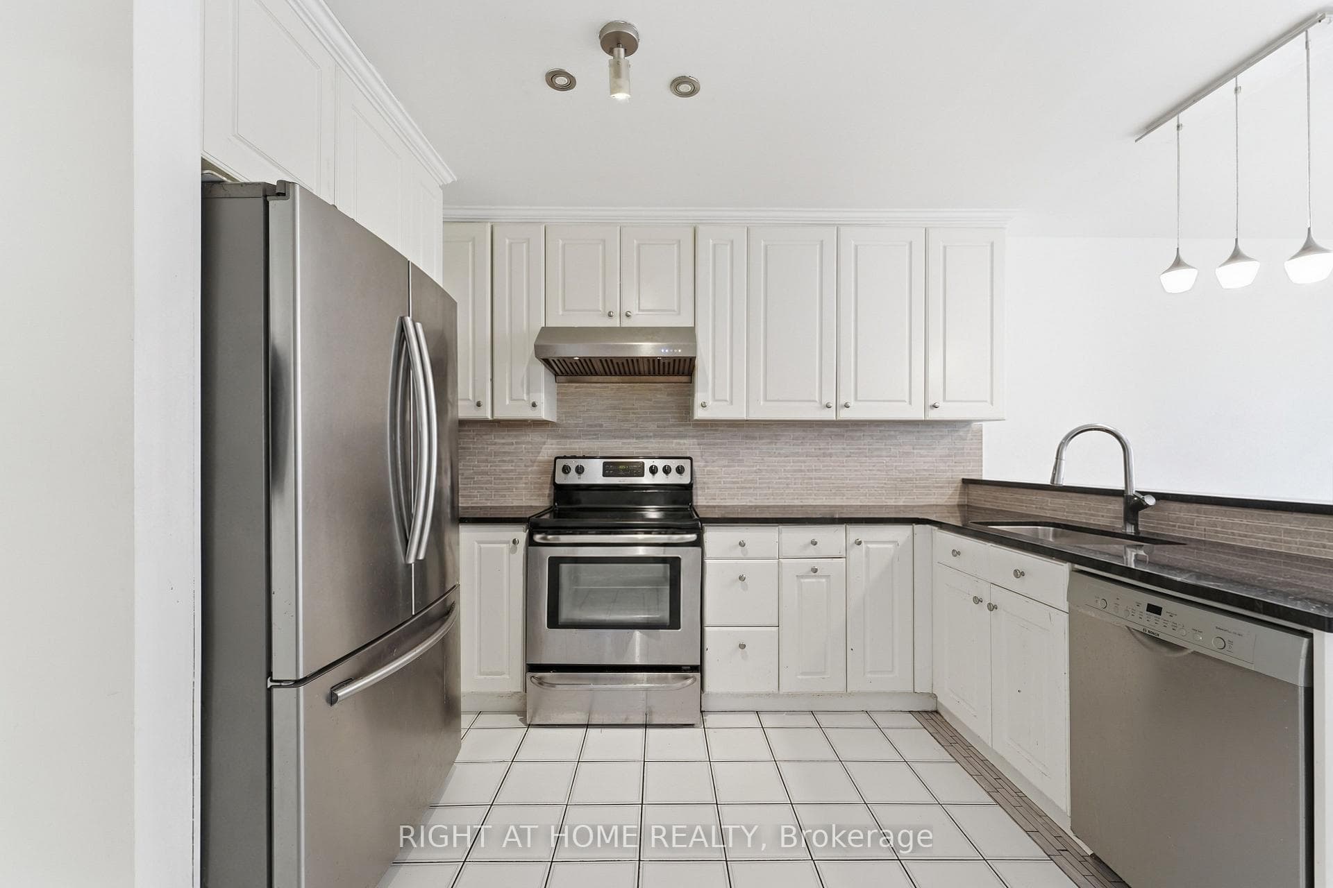 141 Sandown Avenue - Detached photo 13 of 40 in Birch Cliff / Cliffside, Ontario