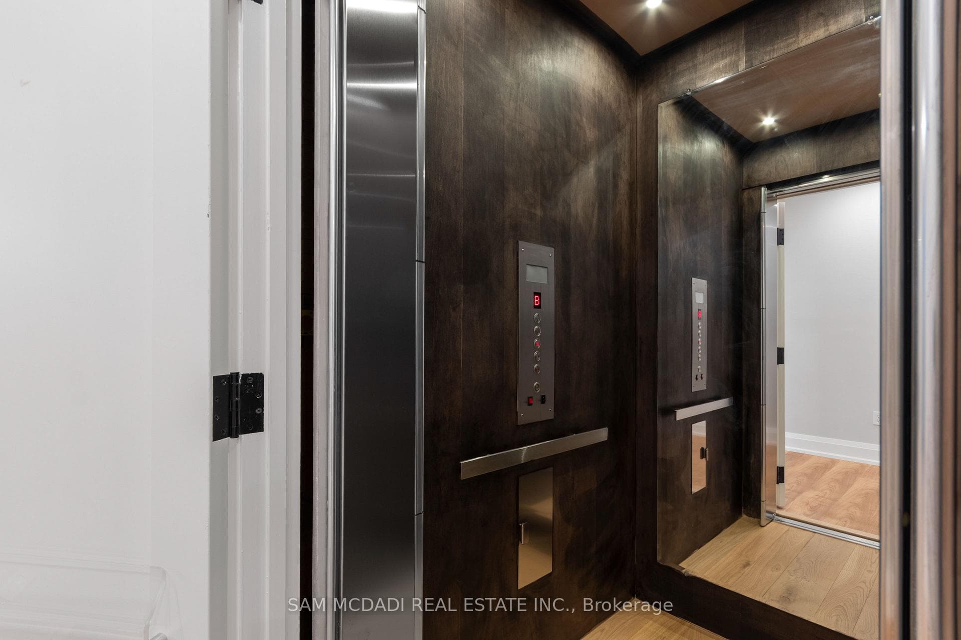 584 Fourth Line - New Construction photo 3 of 50 in Oakville, Ontario