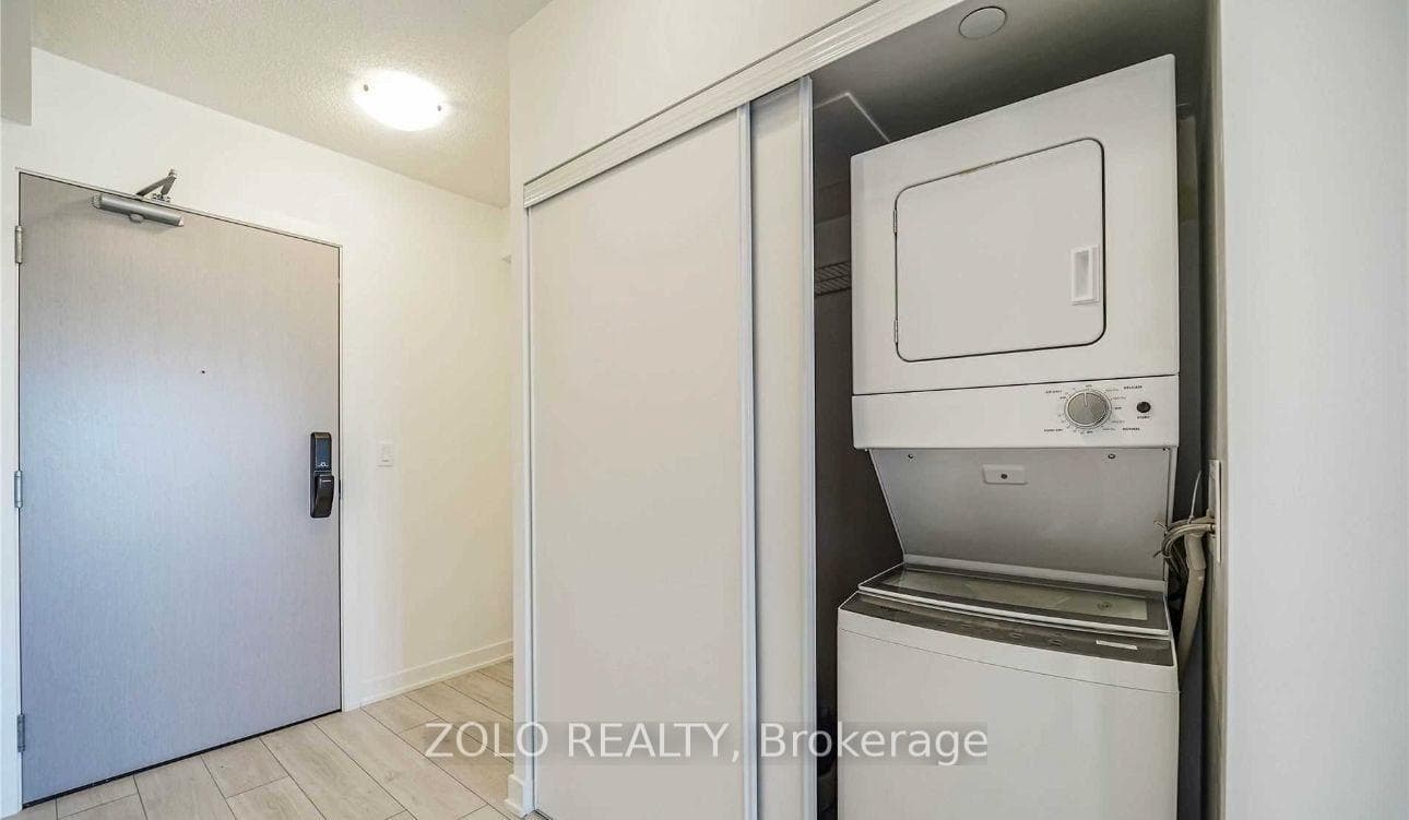 3200 Dakota Common Unit B520 - Condo photo 8 of 11 in Burlington, Ontario