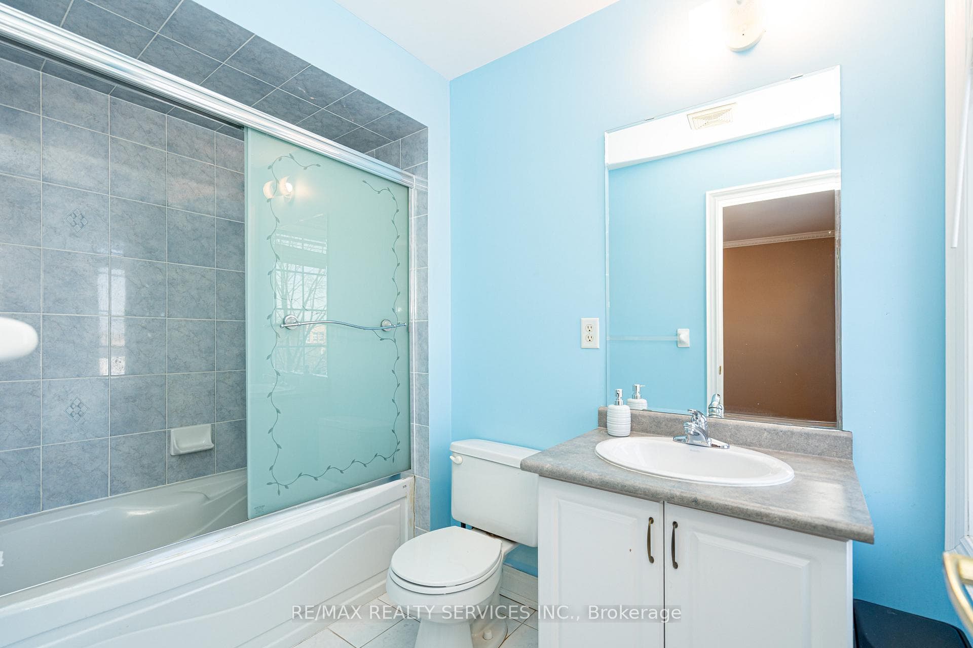 52 Mount Royal Circle - Detached photo 19 of 40 in Brampton, Ontario