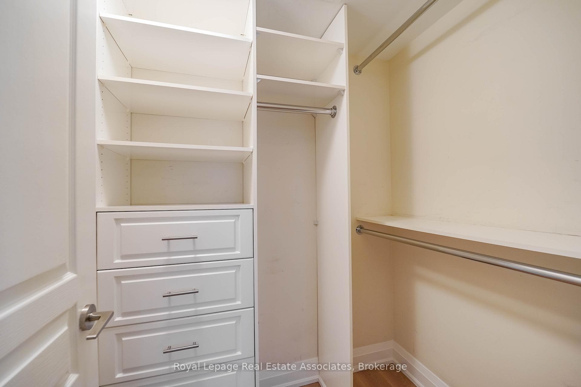 1 Hurontario Street Unit 308 - Condo photo 23 of 35 in Mississauga, Ontario