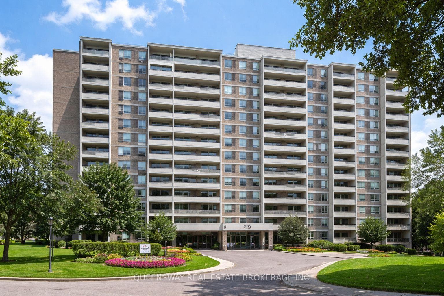10 Edgecliff Golfway Unit 504 - home for sale in Flemingdon Park / Don Mills, Ontario