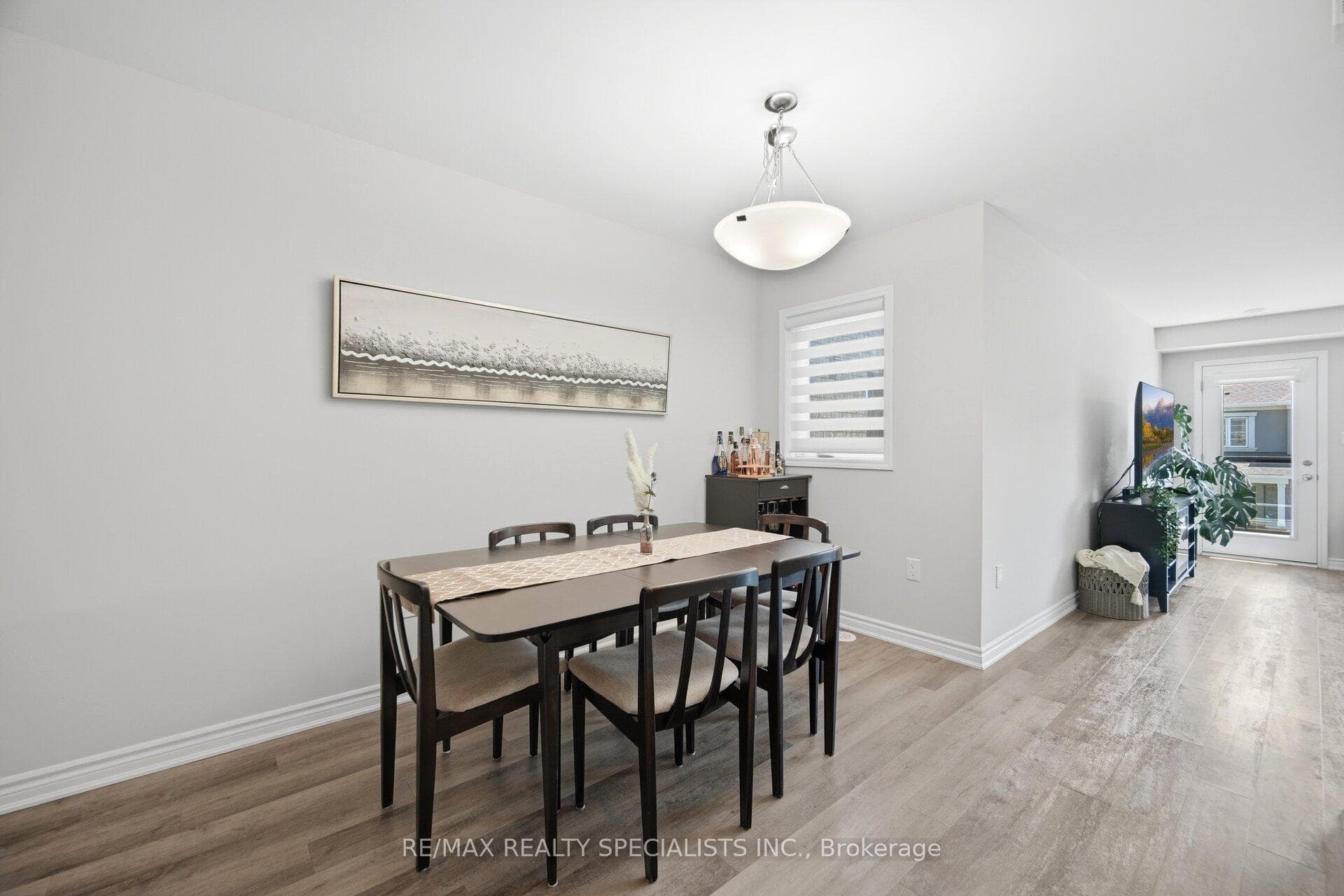 510 Bellflower Court - Townhouse photo 5 of 41 in Milton, Ontario