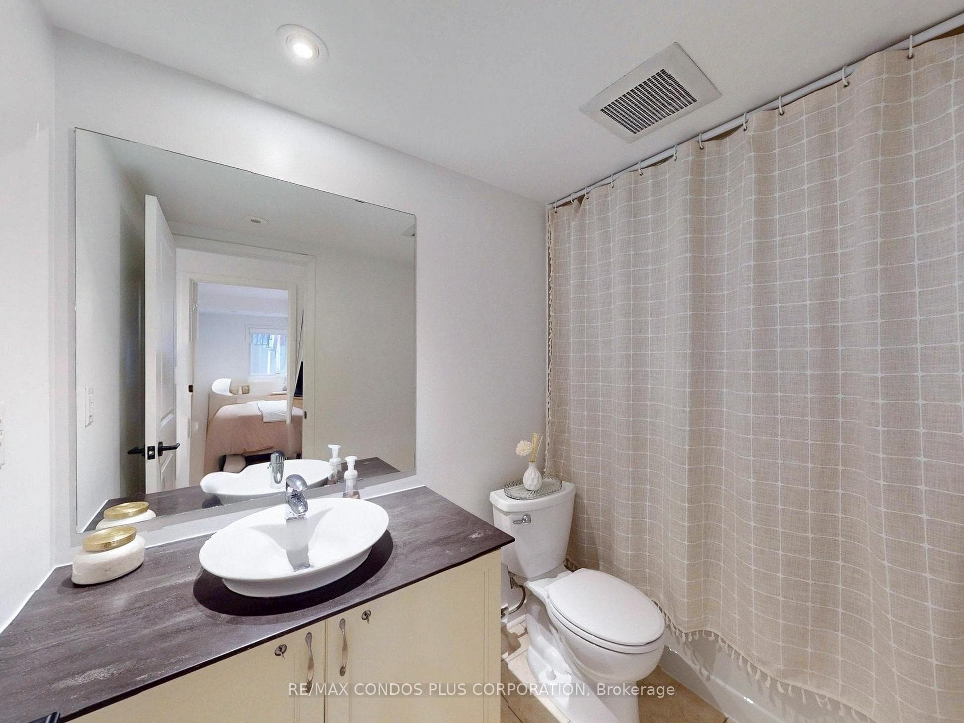 29 Florence Wyle Lane Unit 38 - Condo photo 32 of 43 in Riverdale / Leslieville, Ontario