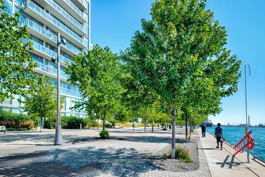 39 Queens Quay Unit TH132 - Condo photo 33 of 35 in Regent Park / Cabbagetown / St. James Town, Ontario