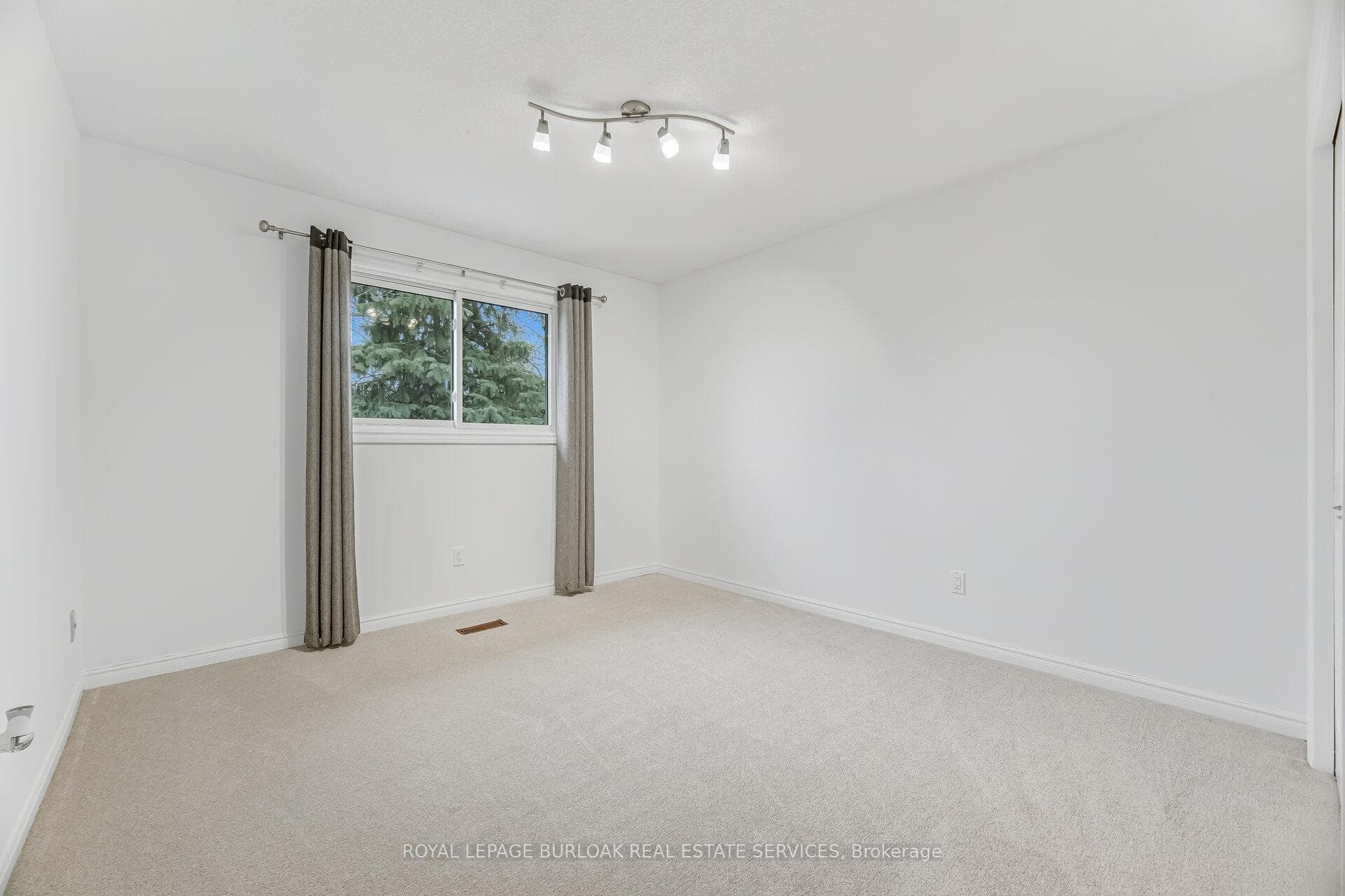 1004 Roxborough Drive - Detached photo 31 of 50 in Oakville, Ontario