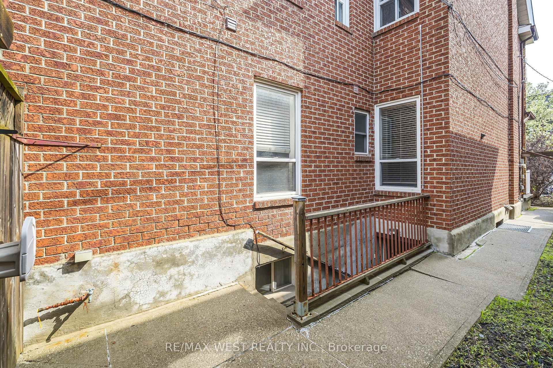 404 Manning Avenue - Semi-Detached photo 28 of 41 in Downtown Toronto / Waterfront, Ontario