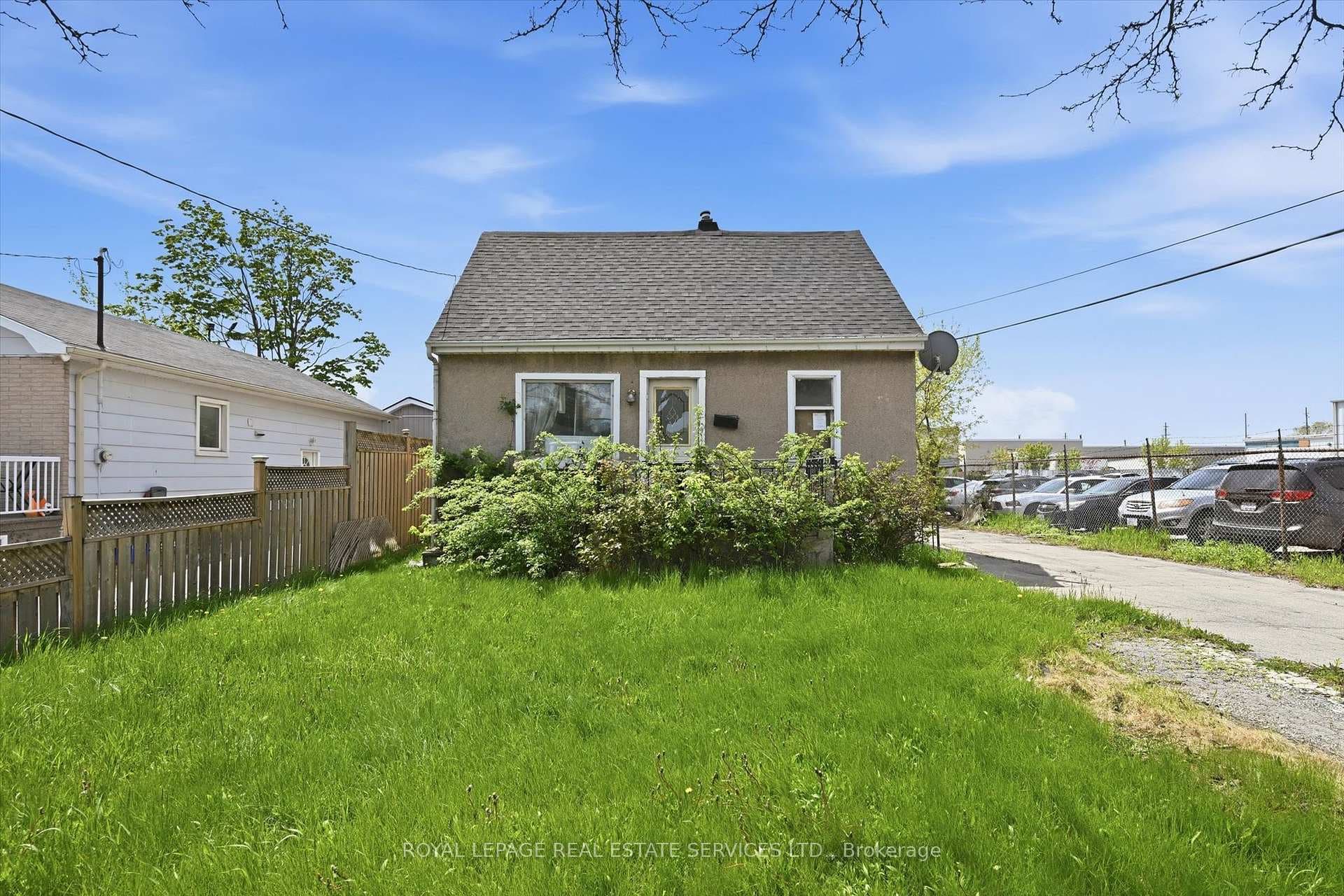 700 Rennie Street - Detached photo 1 of 9 in Hamilton, Ontario