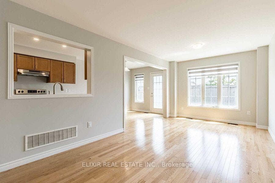 90 Delport Close - Townhouse photo 8 of 36 in Brampton, Ontario