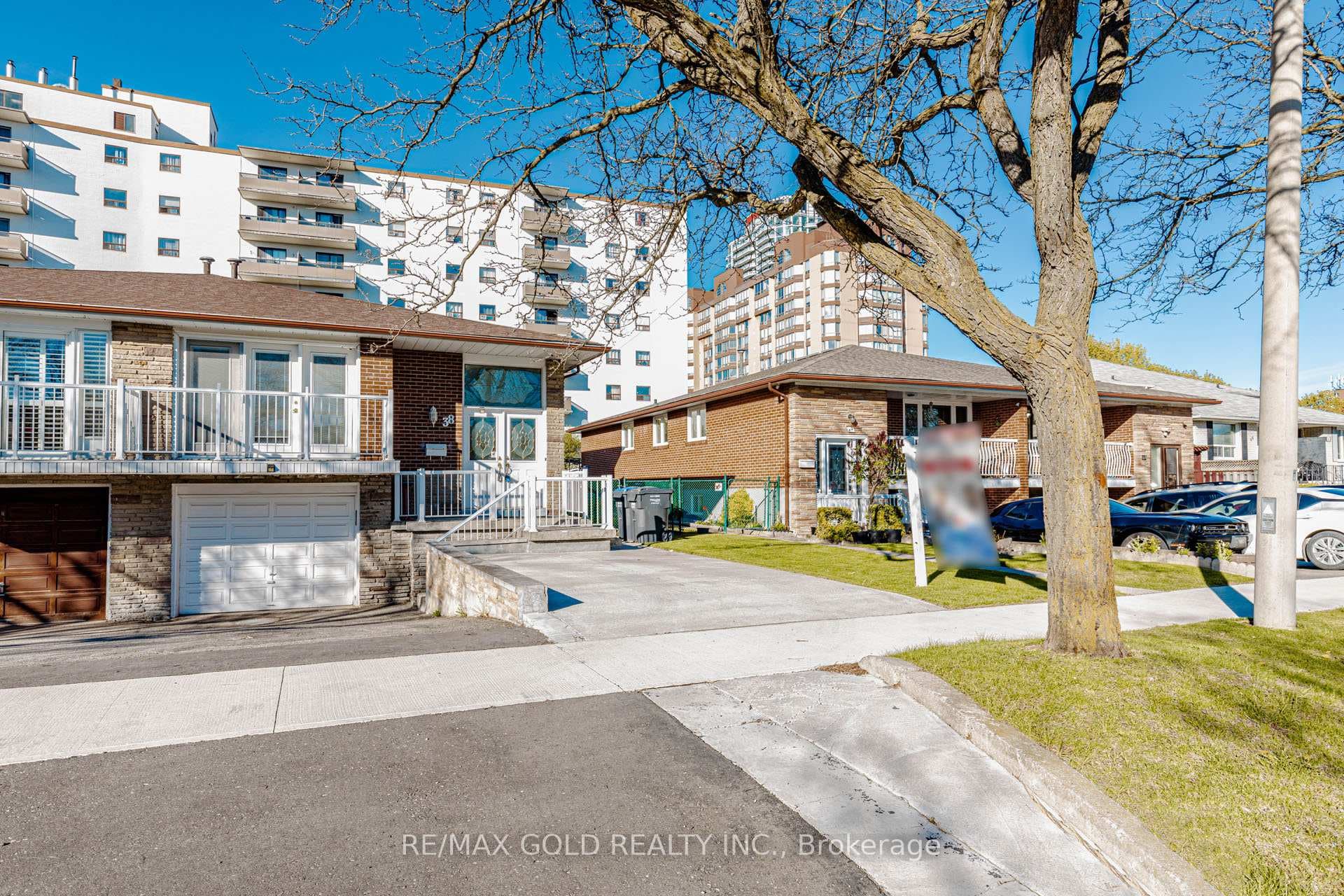 38 Achill Crescent - Semi-Detached photo 2 of 50 in Mississauga, Ontario