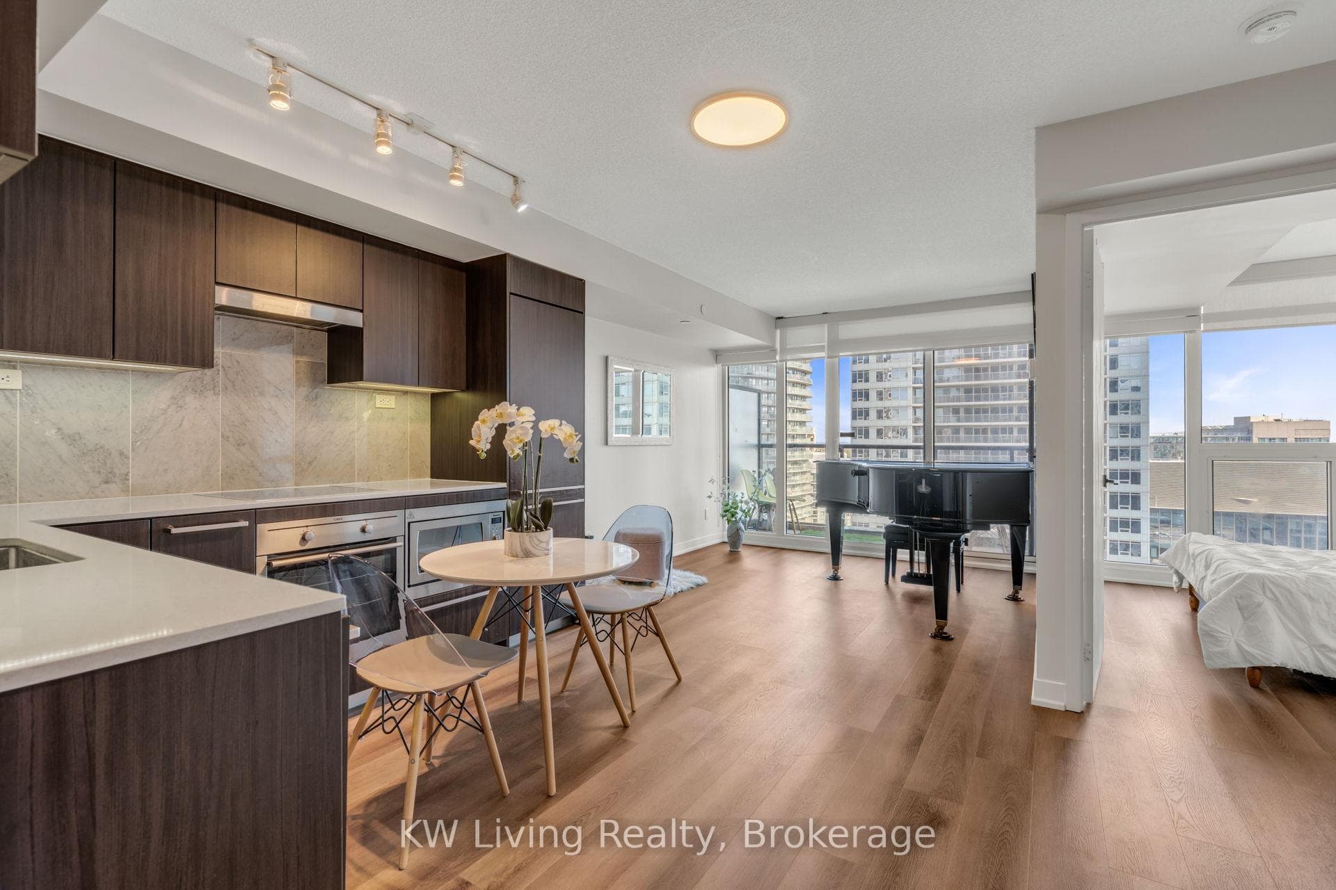 70 Queens Wharf Road Unit 1601 - Condo photo 12 of 37 in Downtown Toronto / Waterfront, Ontario