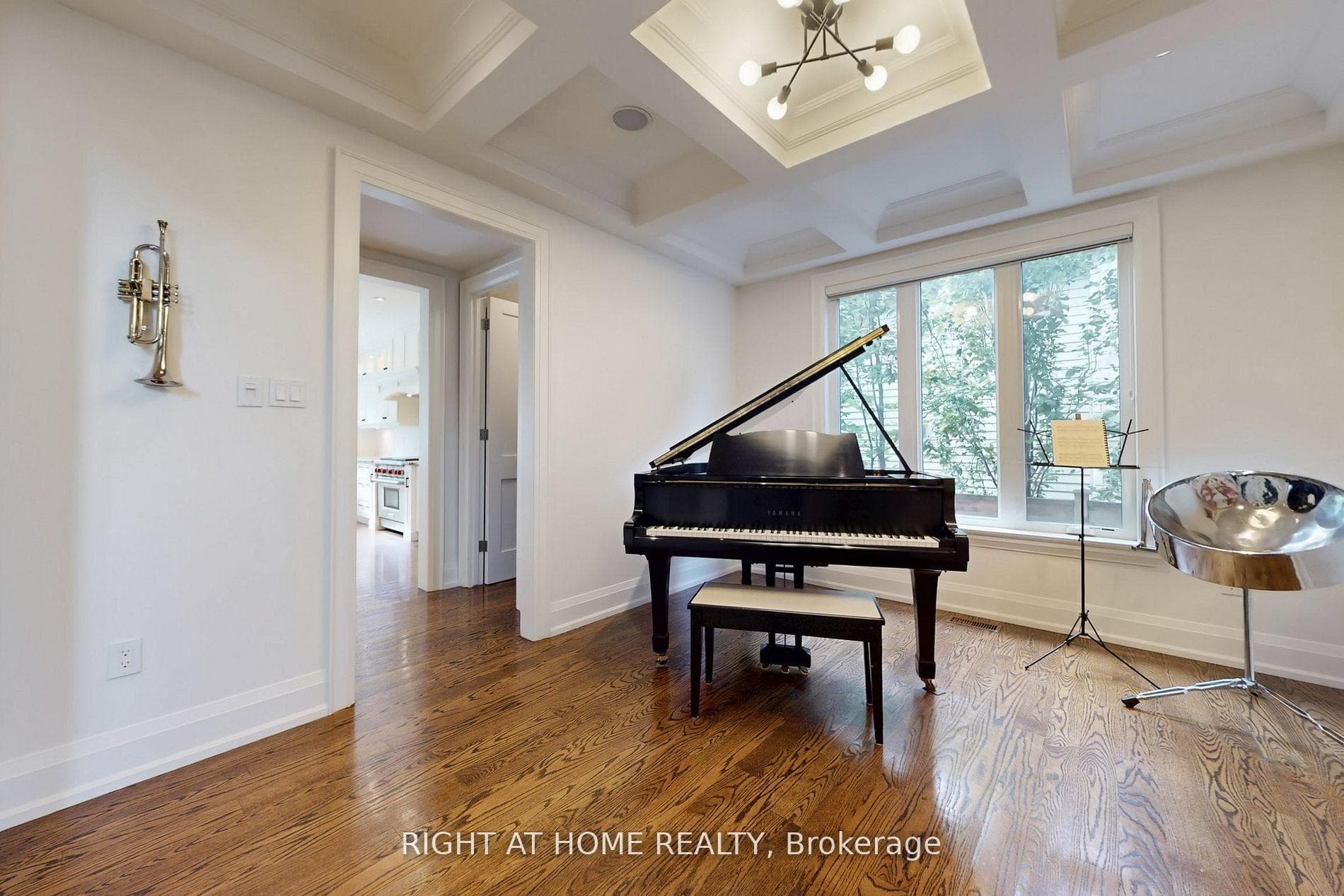 490 Orchard Drive - Detached photo 8 of 22 in Oakville, Ontario