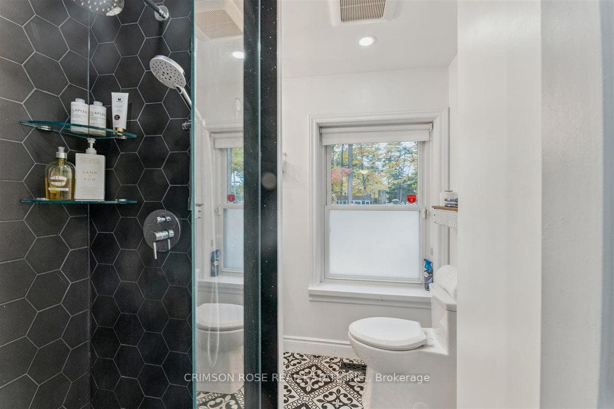 89 Holyrood Avenue - Detached photo 15 of 34 in Oakville, Ontario