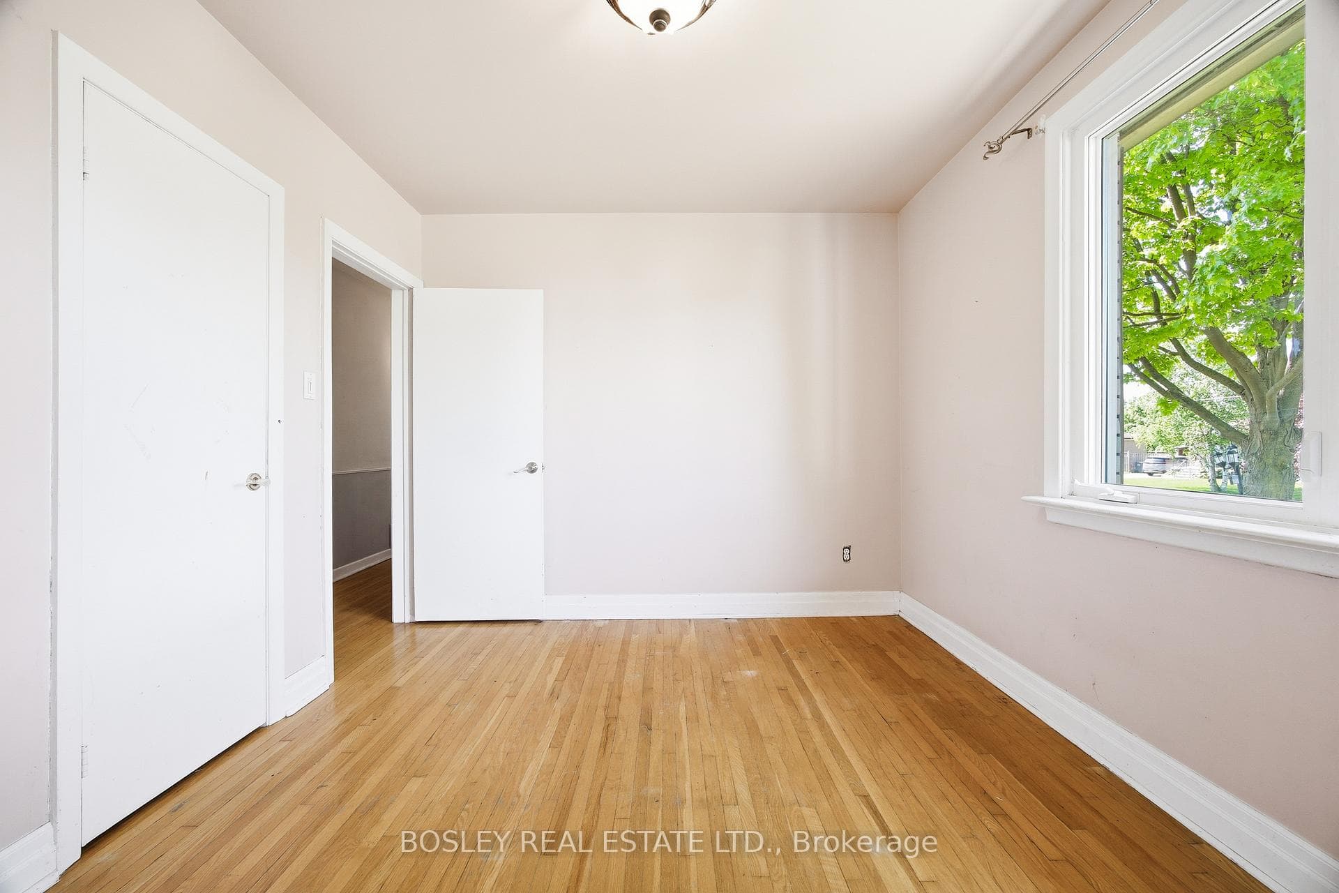532 Sandmere Place - Detached photo 14 of 33 in Oakville, Ontario