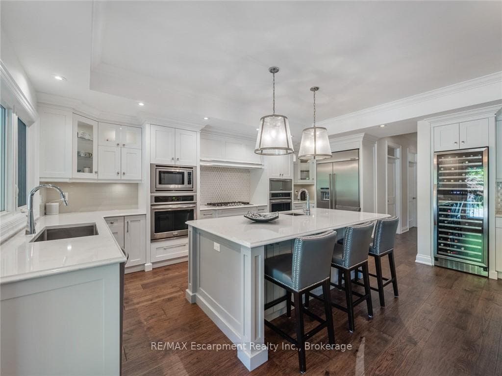 3087 Lakeshore Road - Detached photo 16 of 50 in Burlington, Ontario