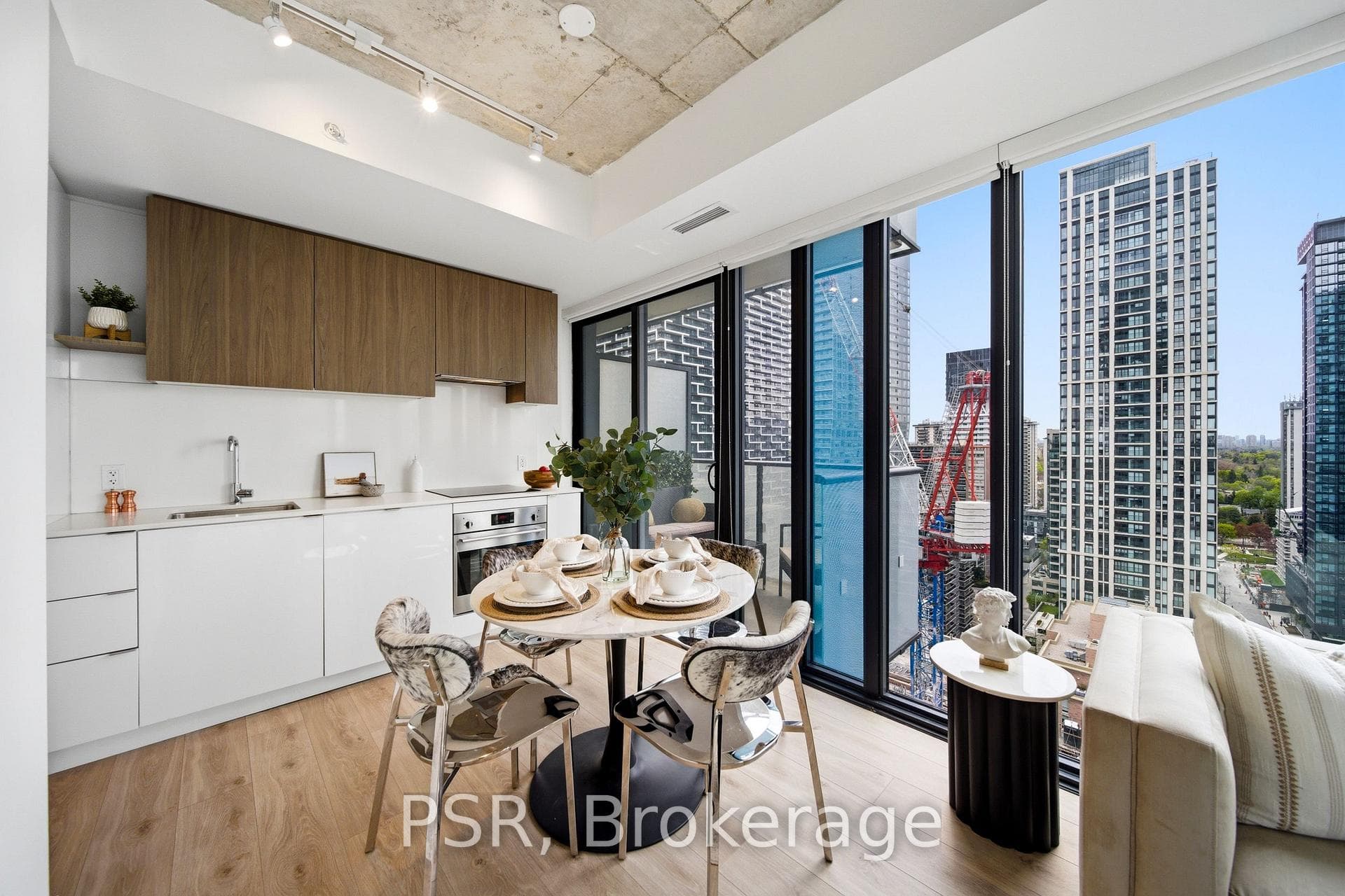 161 Roehampton Avenue Unit 2005 - Condo photo 11 of 25 in Leaside / Davisville, Ontario