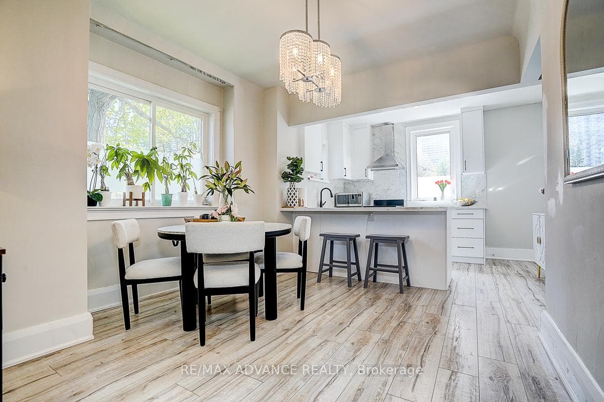 33 Castlefield Avenue - Detached photo 13 of 42 in Forest Hill / Deer Park, Ontario