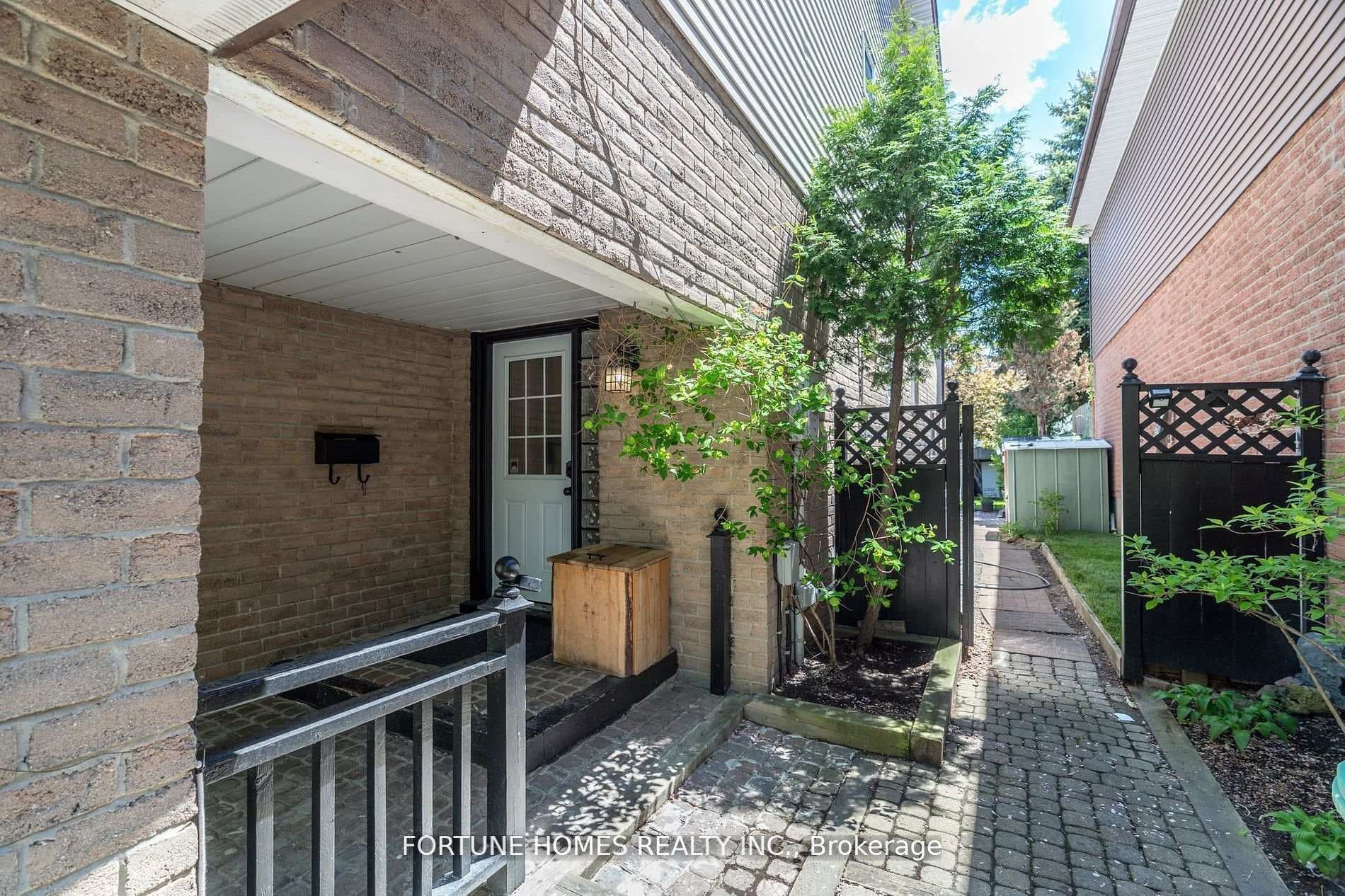 21 Garden Avenue - Detached photo 5 of 33 in Brampton, Ontario