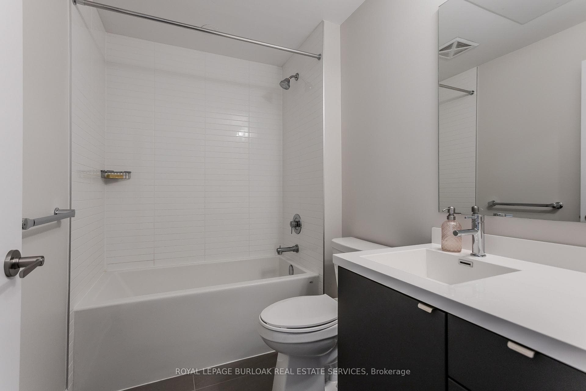 3200 William Coltson Avenue Unit 406 - Condo photo 8 of 27 in Oakville, Ontario