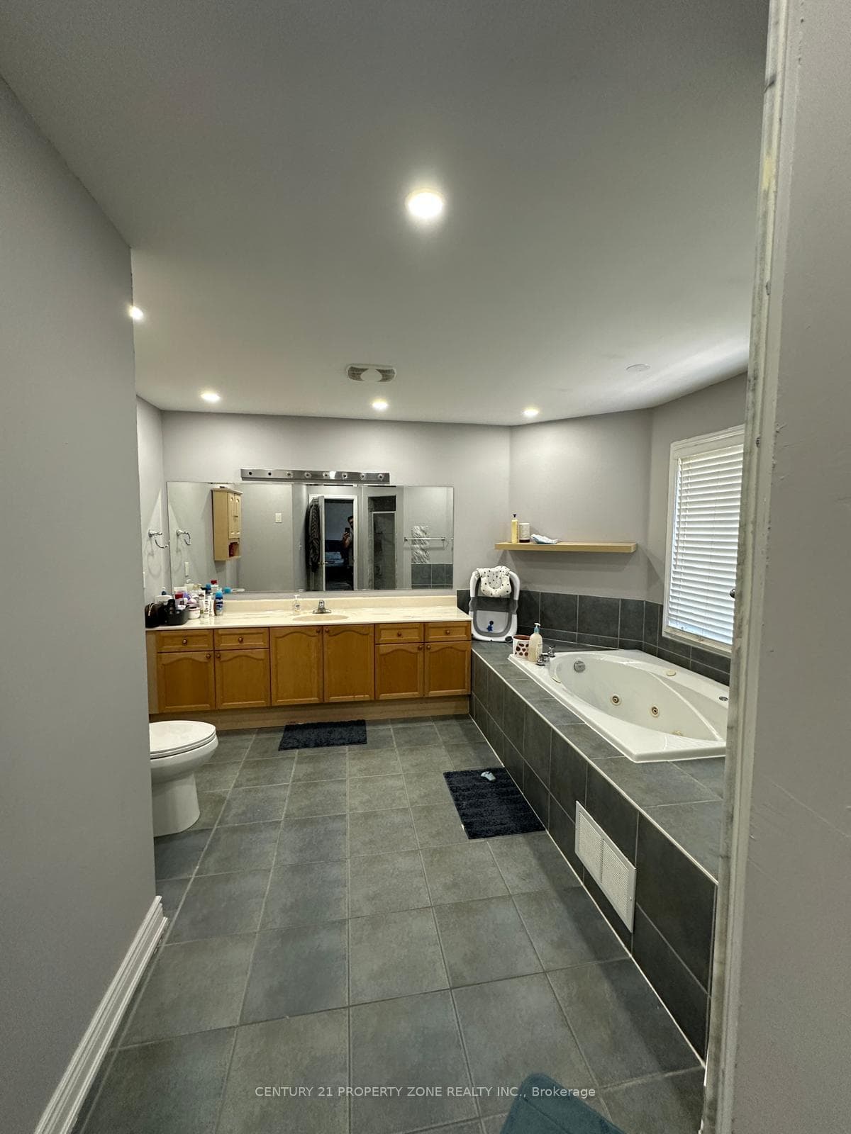 18 Mistybrook Crescent - Detached photo 9 of 22 in Brampton, Ontario