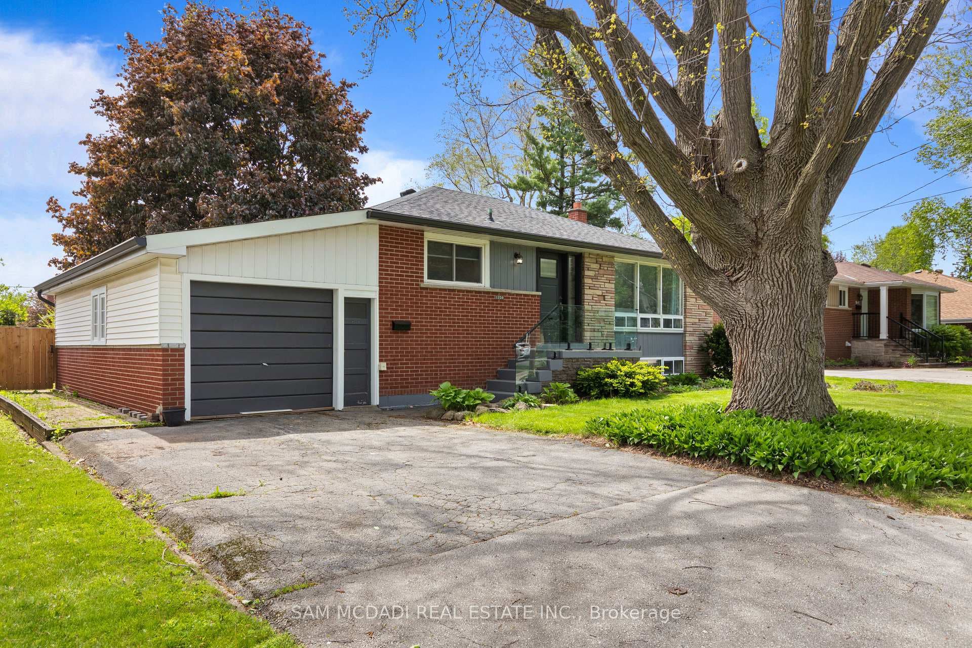 1250 Dunbar Road - Detached photo 2 of 41 in Burlington, Ontario