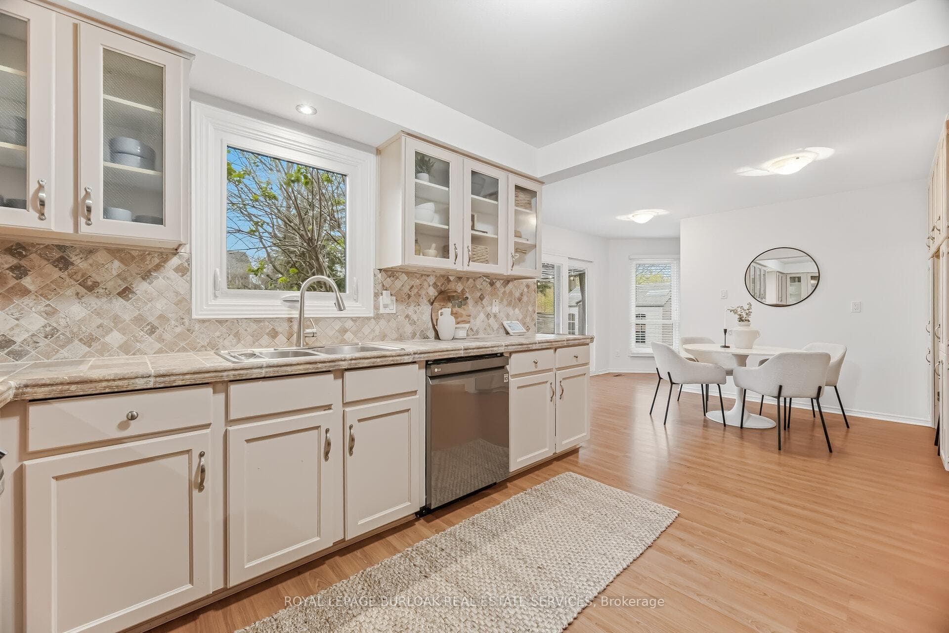 1004 Roxborough Drive - Detached photo 14 of 50 in Oakville, Ontario