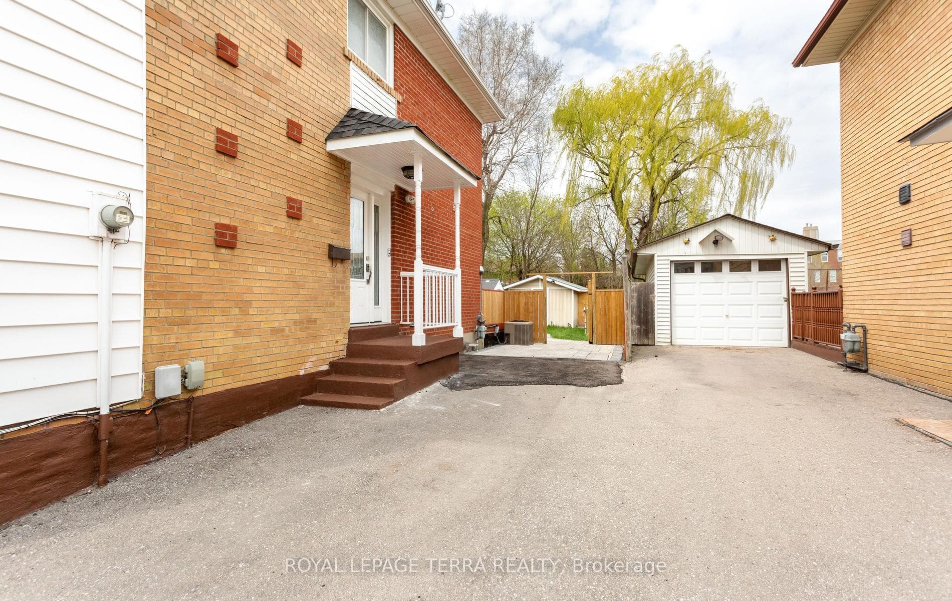 2475 Brookhurst Road - Semi-Detached photo 2 of 44 in Mississauga, Ontario