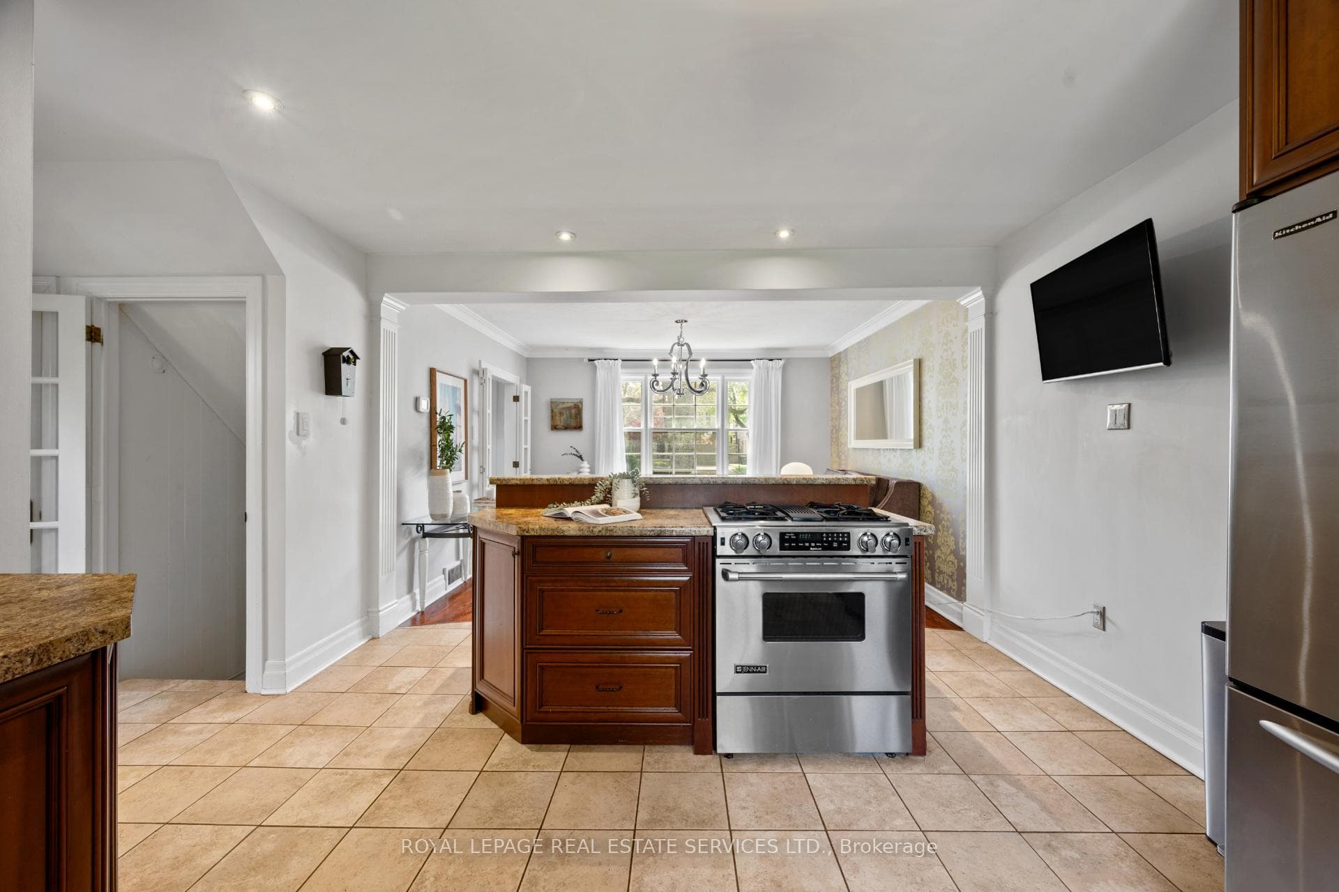 28 Holloway Road - Detached photo 14 of 31 in Etobicoke (Islington / Rexdale), Ontario