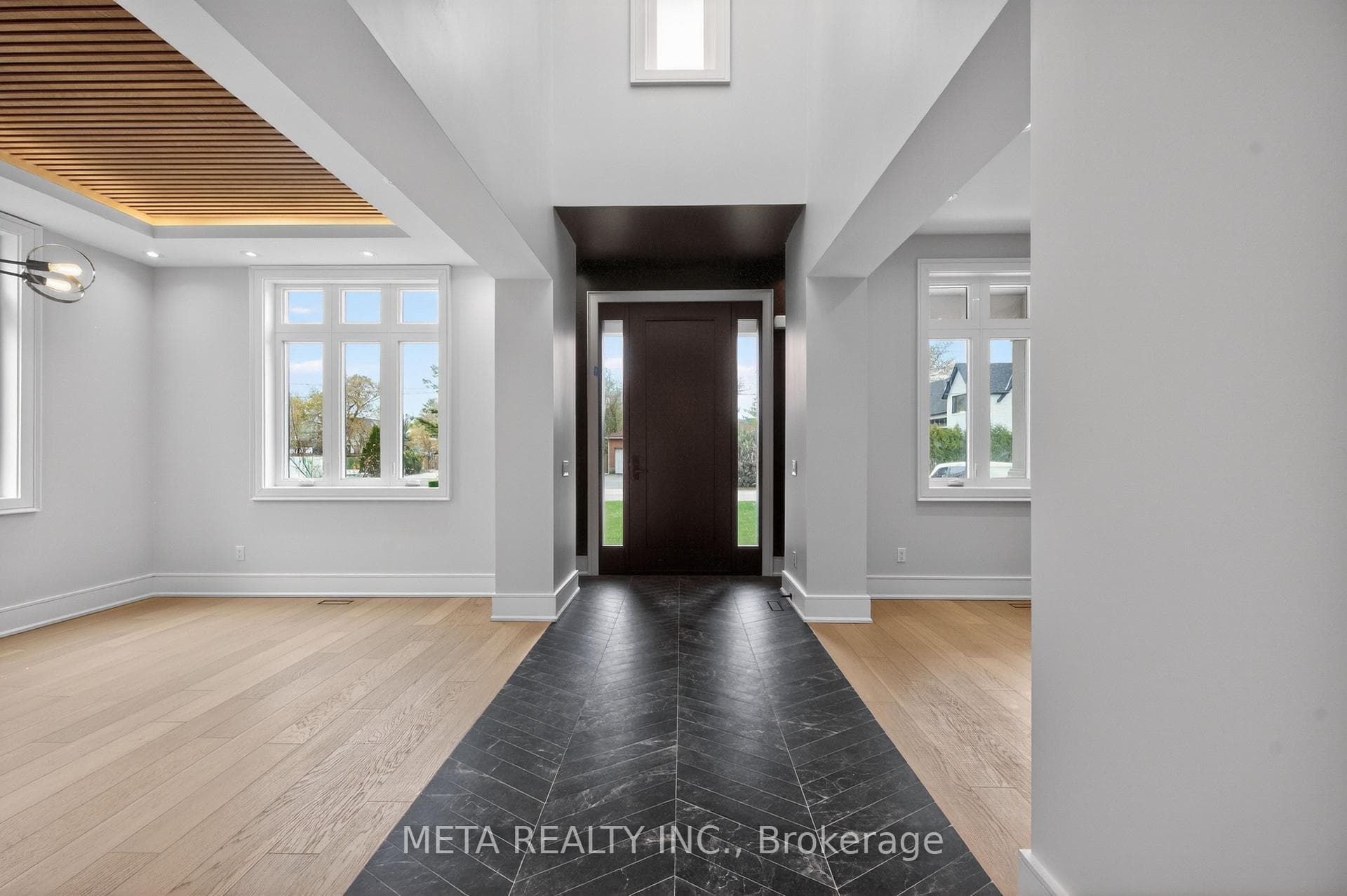 1035 Pinegrove Road - Detached photo 4 of 27 in Oakville, Ontario