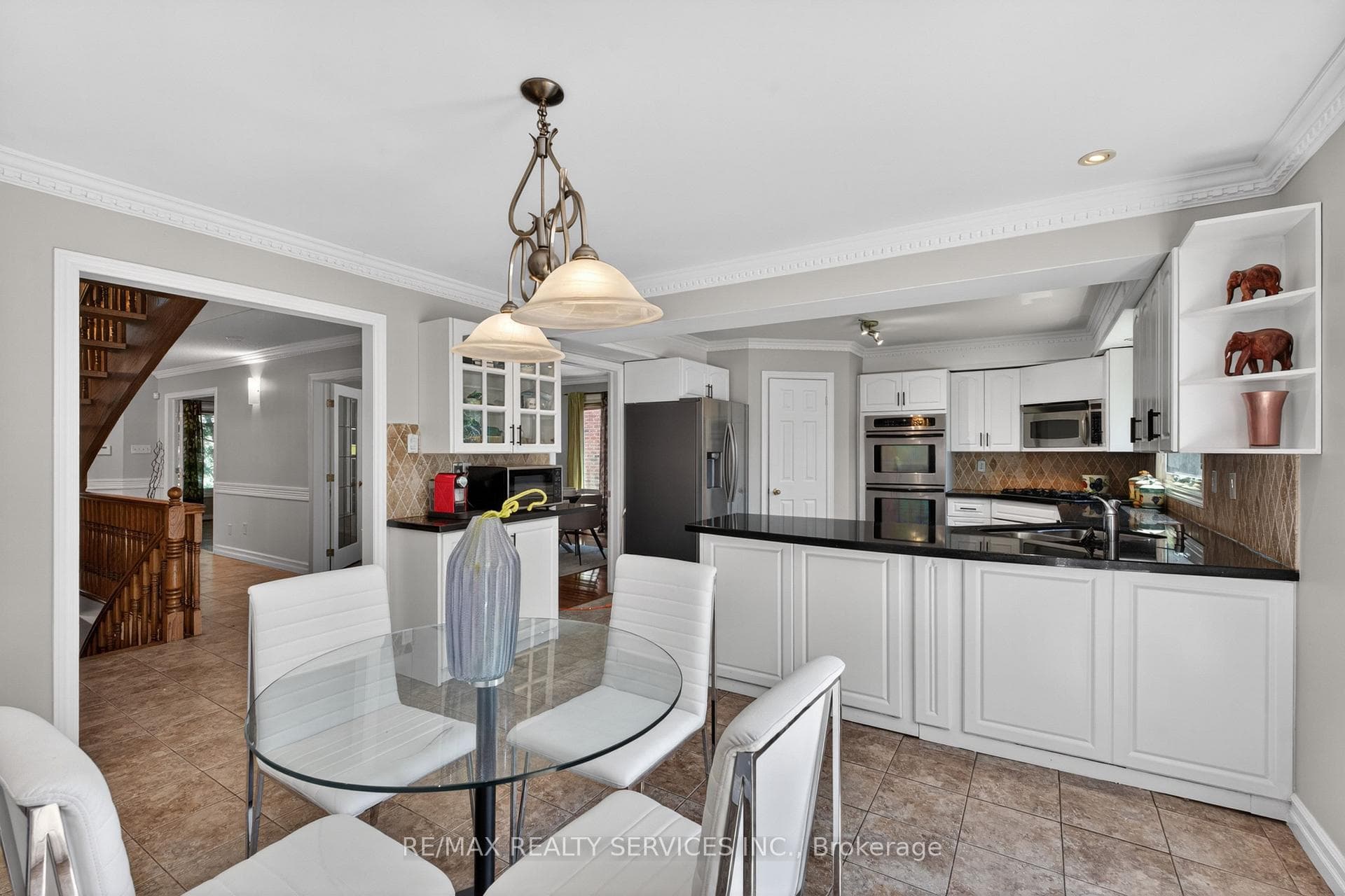 2069 Schoolmaster Circle - Detached photo 23 of 49 in Oakville, Ontario