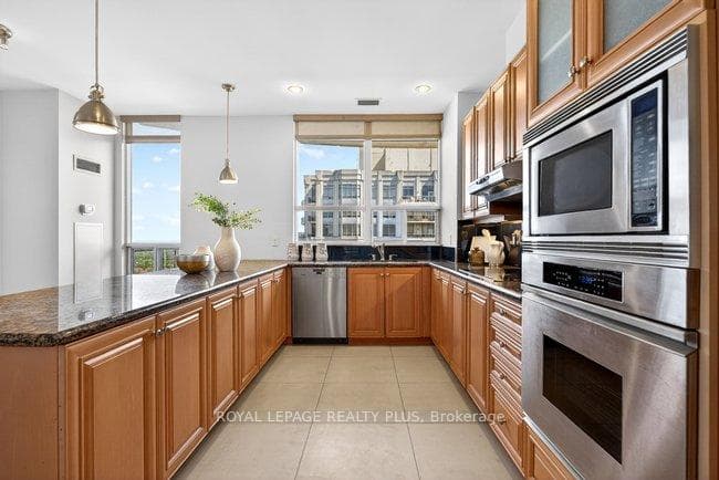35 Kingsbridge Garden Circle Unit TPH4 - Condo photo 18 of 50 in Mississauga, Ontario