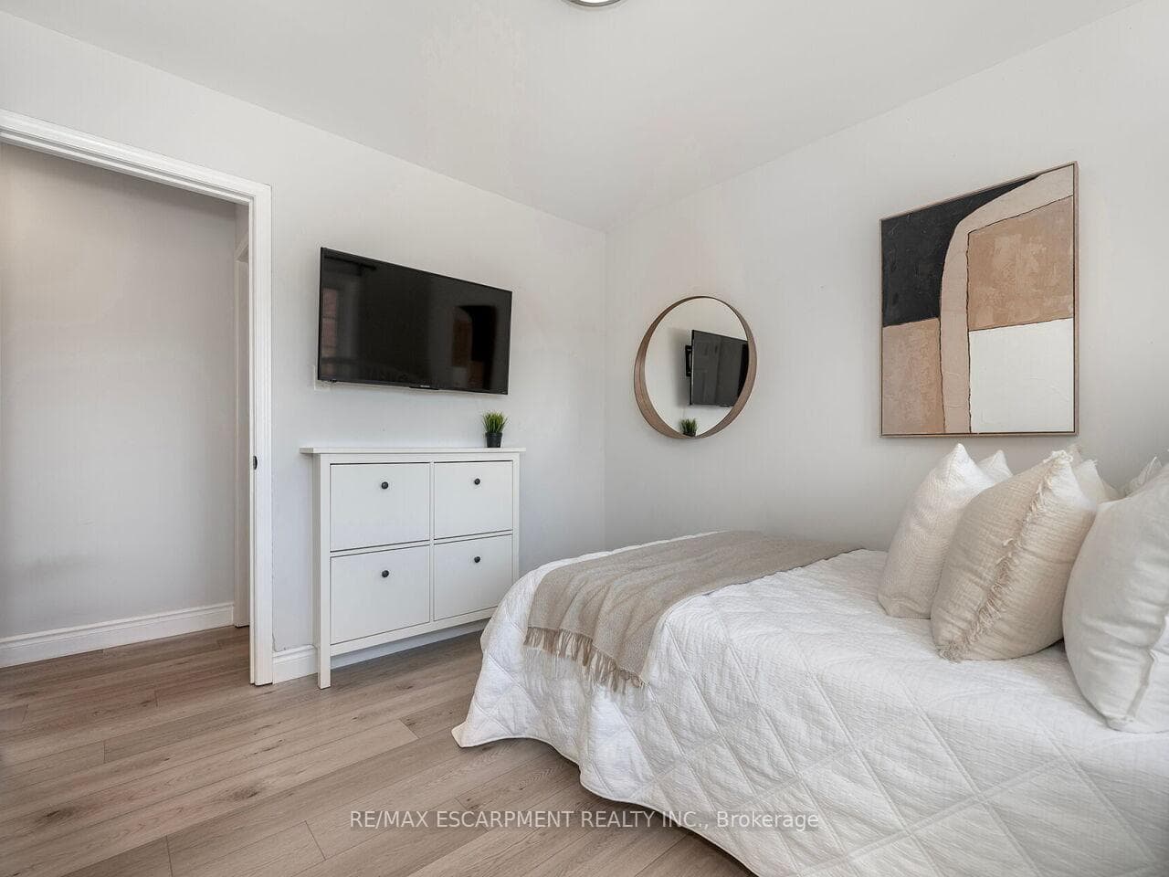 2448 Wooden Hill Circle - Townhouse photo 34 of 50 in Oakville, Ontario
